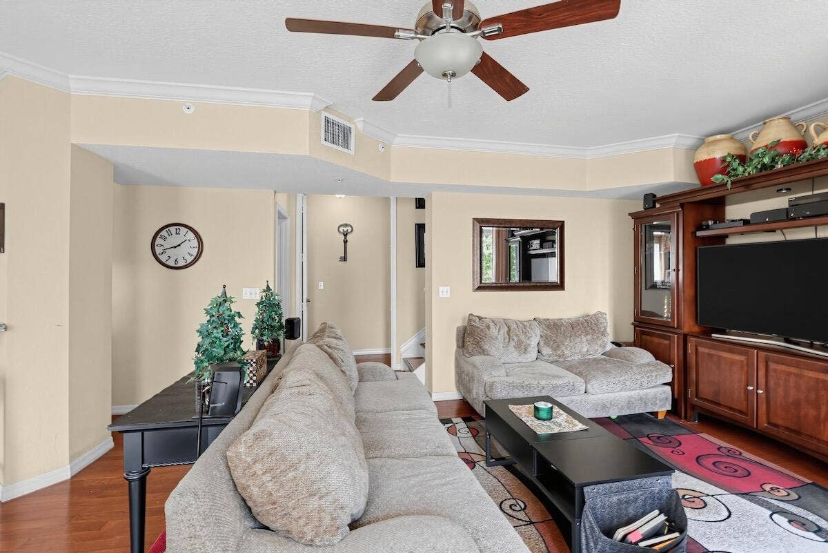 11_6918_W_Sample_Rd-Living_room-7712