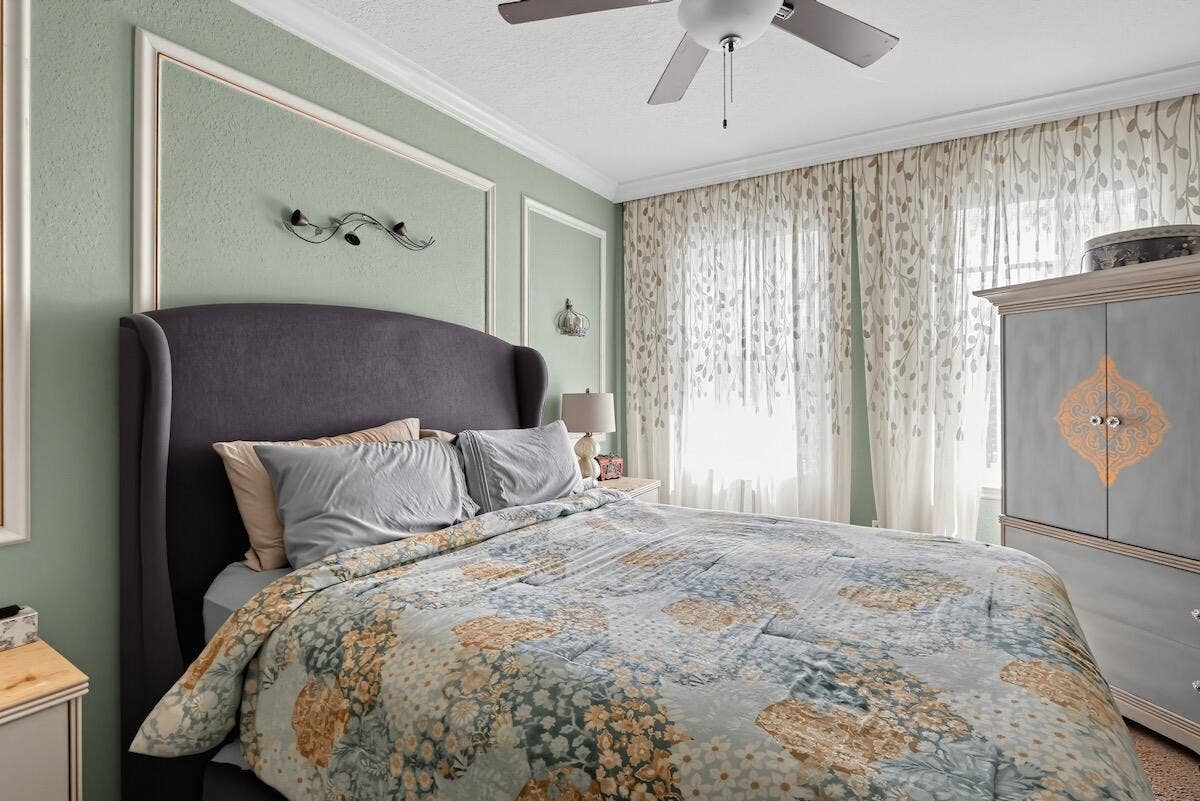 31_6918_W_Sample_Rd-Bedroom-7747