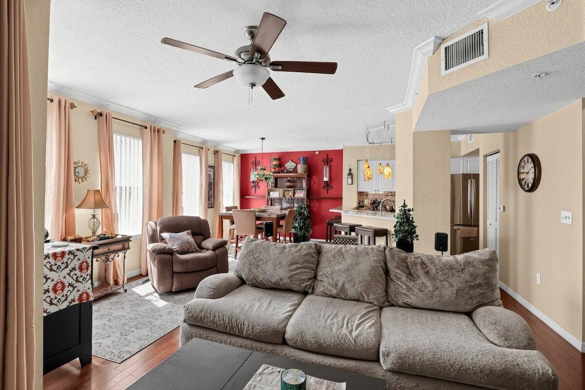 13_6918_W_Sample_Rd-Living_room-7723
