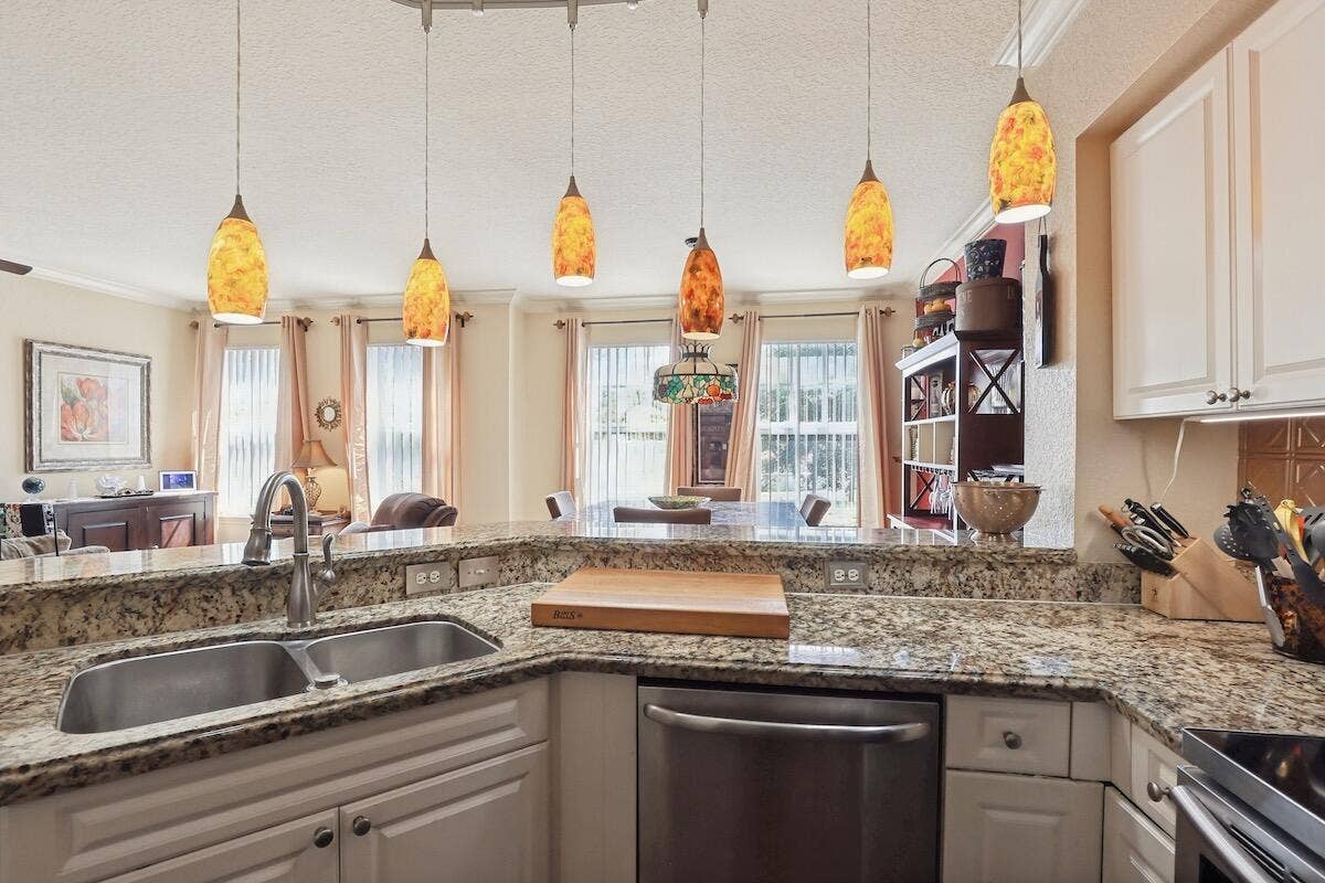 23_6918_W_Sample_Rd-Kitchen-7715