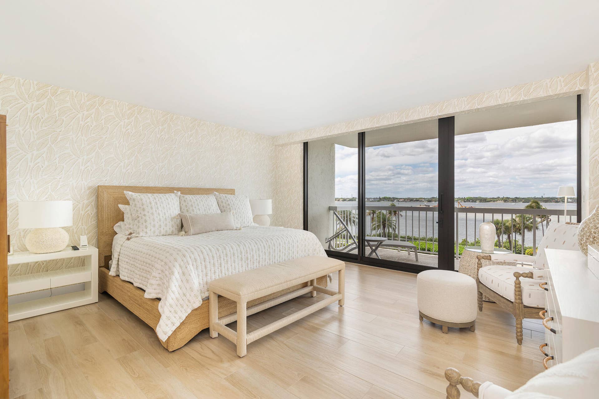 3300 S OCEAN Boulevard, #407N, Palm Beach, FL 33480 Primary Bedroomlow-13