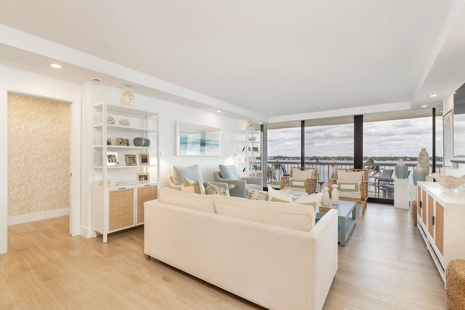 3300 S OCEAN Boulevard, #407N, Palm Beach, FL 33480 Living Room/View