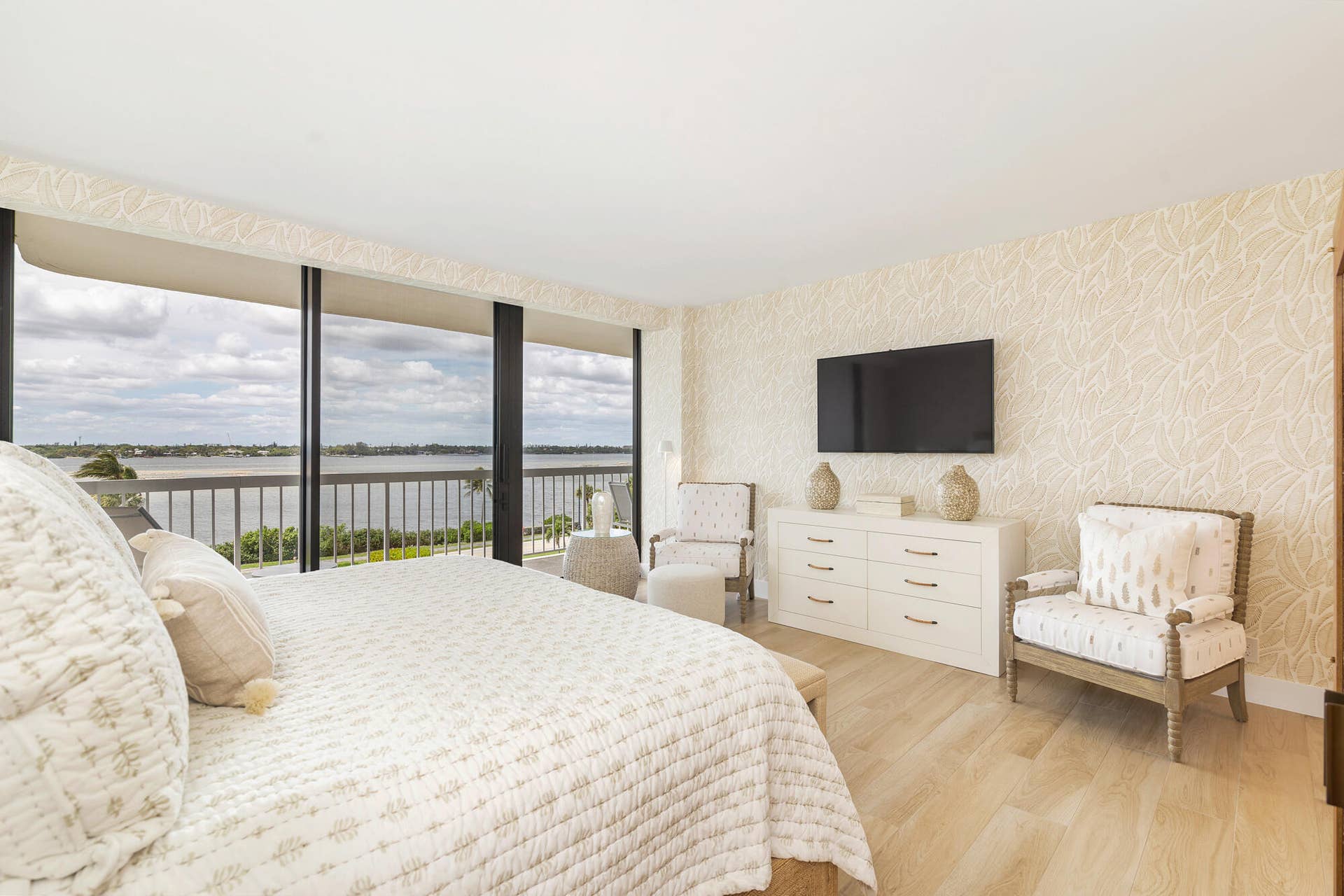 3300 S OCEAN Boulevard, #407N, Palm Beach, FL 33480 Primary Bedroom