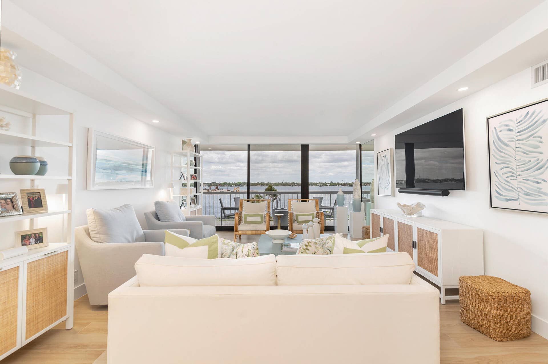 3300 S OCEAN Boulevard, #407N, Palm Beach, FL 33480 Living Area