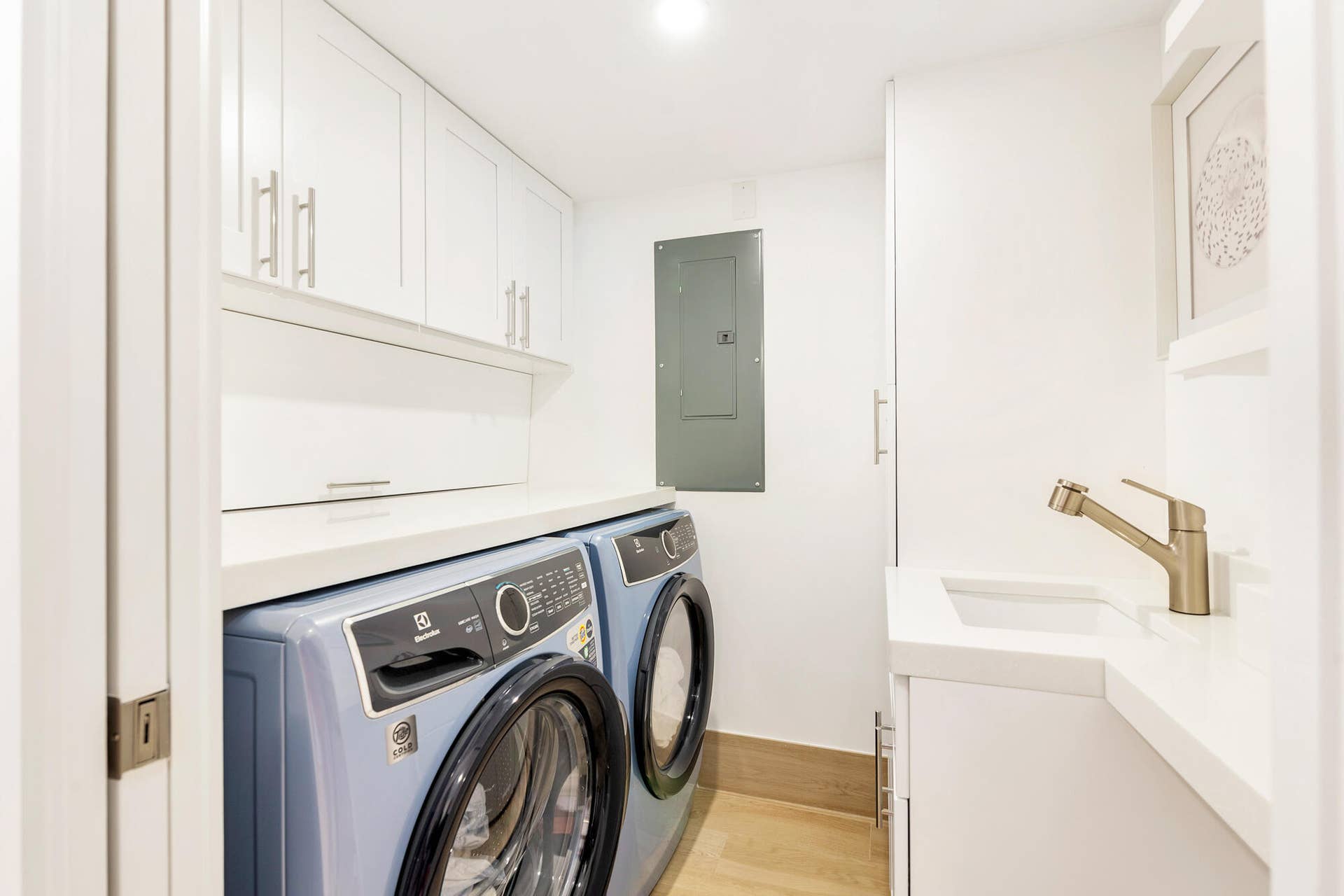 3300 S OCEAN Boulevard, #407N, Palm Beach, FL 33480 Laundry Room with Sink