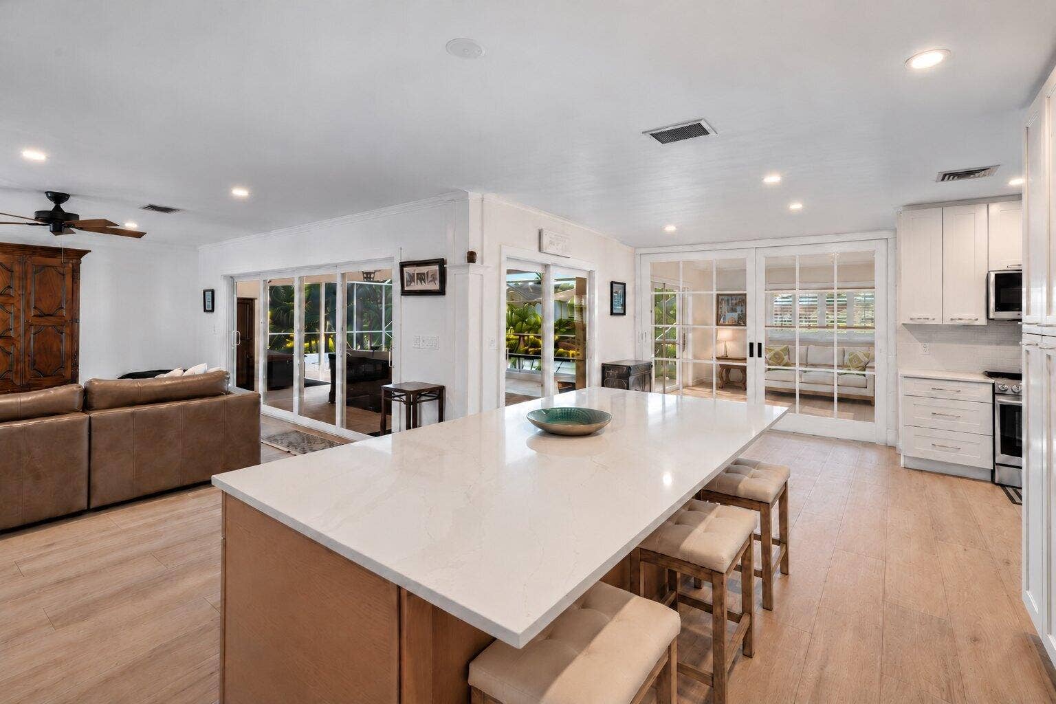 744 Peachtree Lane, Boca Raton, FL 33486 Add Doors for office!