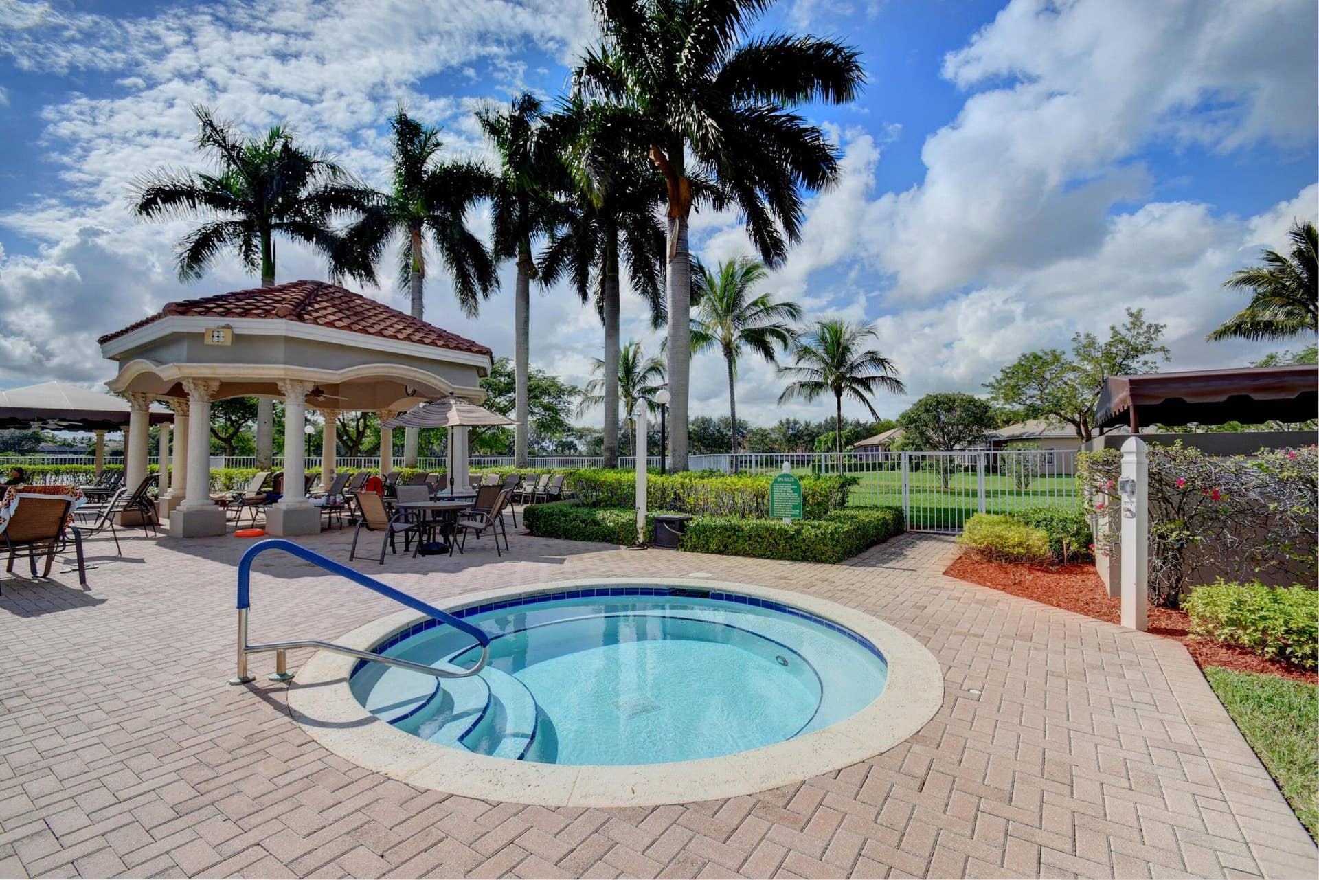 6665 VIA BELLINI, Lake Worth, FL 33467 Villaggio outdoor Hottub