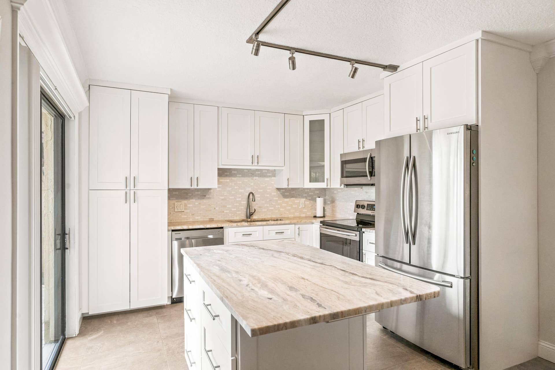 1166 6th Avenue, #15B, Vero Beach, FL 32960 1166 6th Avenue - 15B-081
