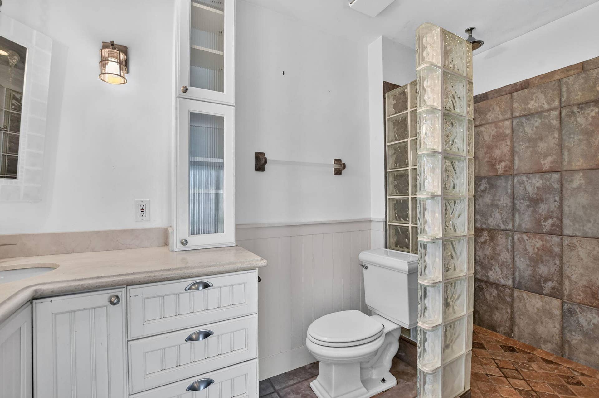 2107 NE 44th Street, Lighthouse Point, FL 33064 Master Bath