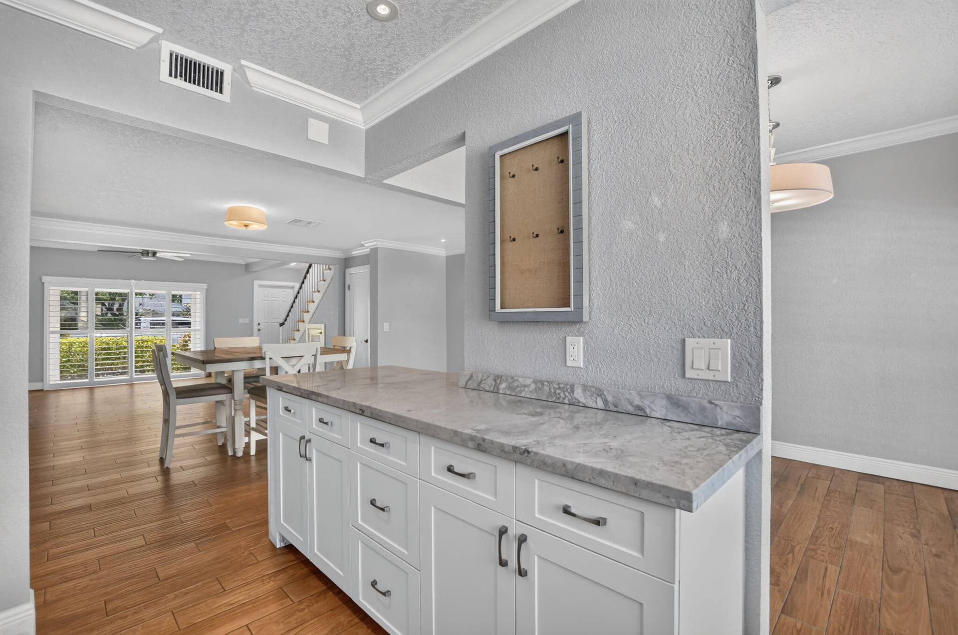 2107 NE 44th Street, Lighthouse Point, FL 33064 Natural Stone Countertop