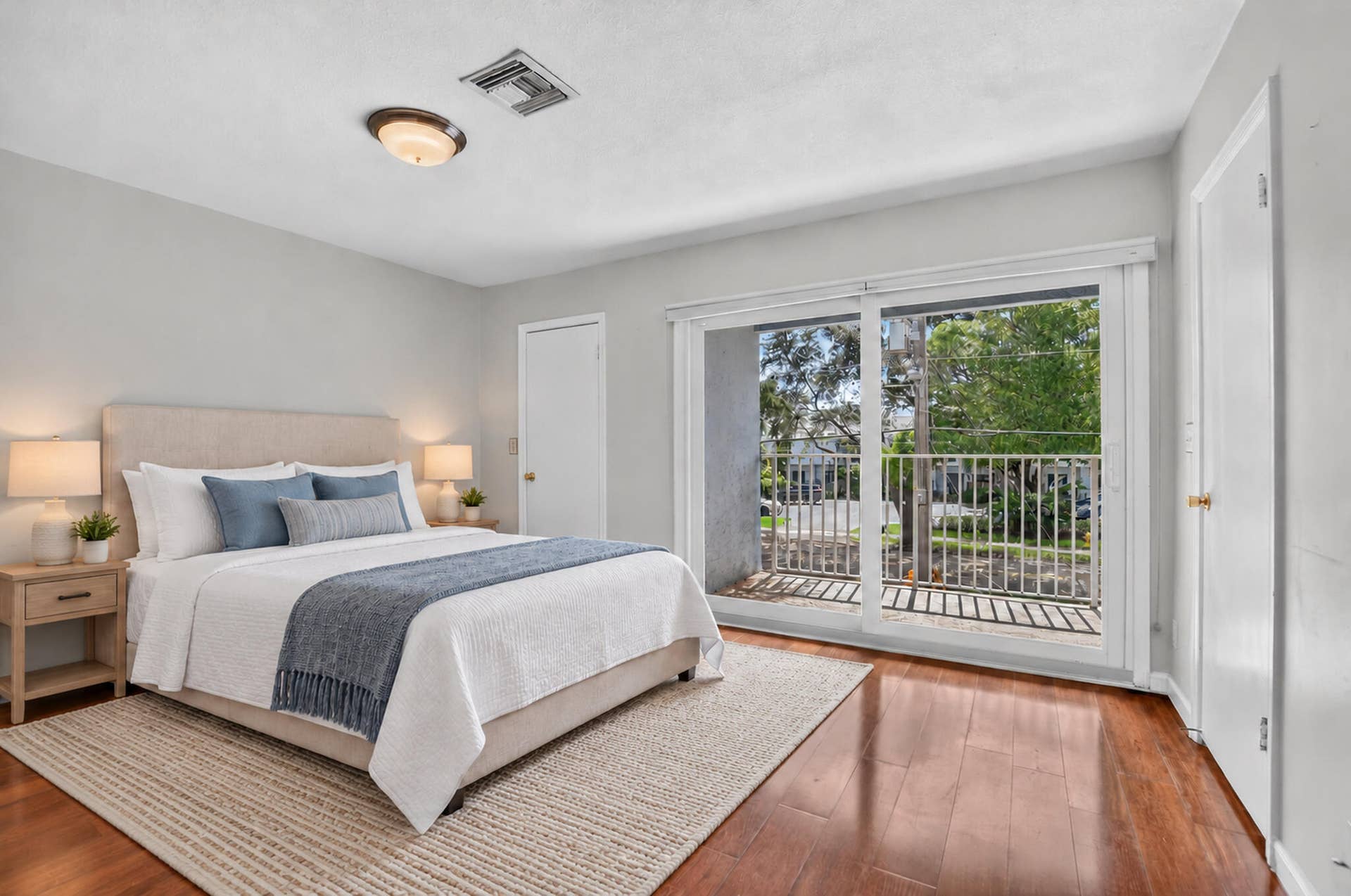 2107 NE 44th Street, Lighthouse Point, FL 33064 Virtually staged. Dcor digitally added.
