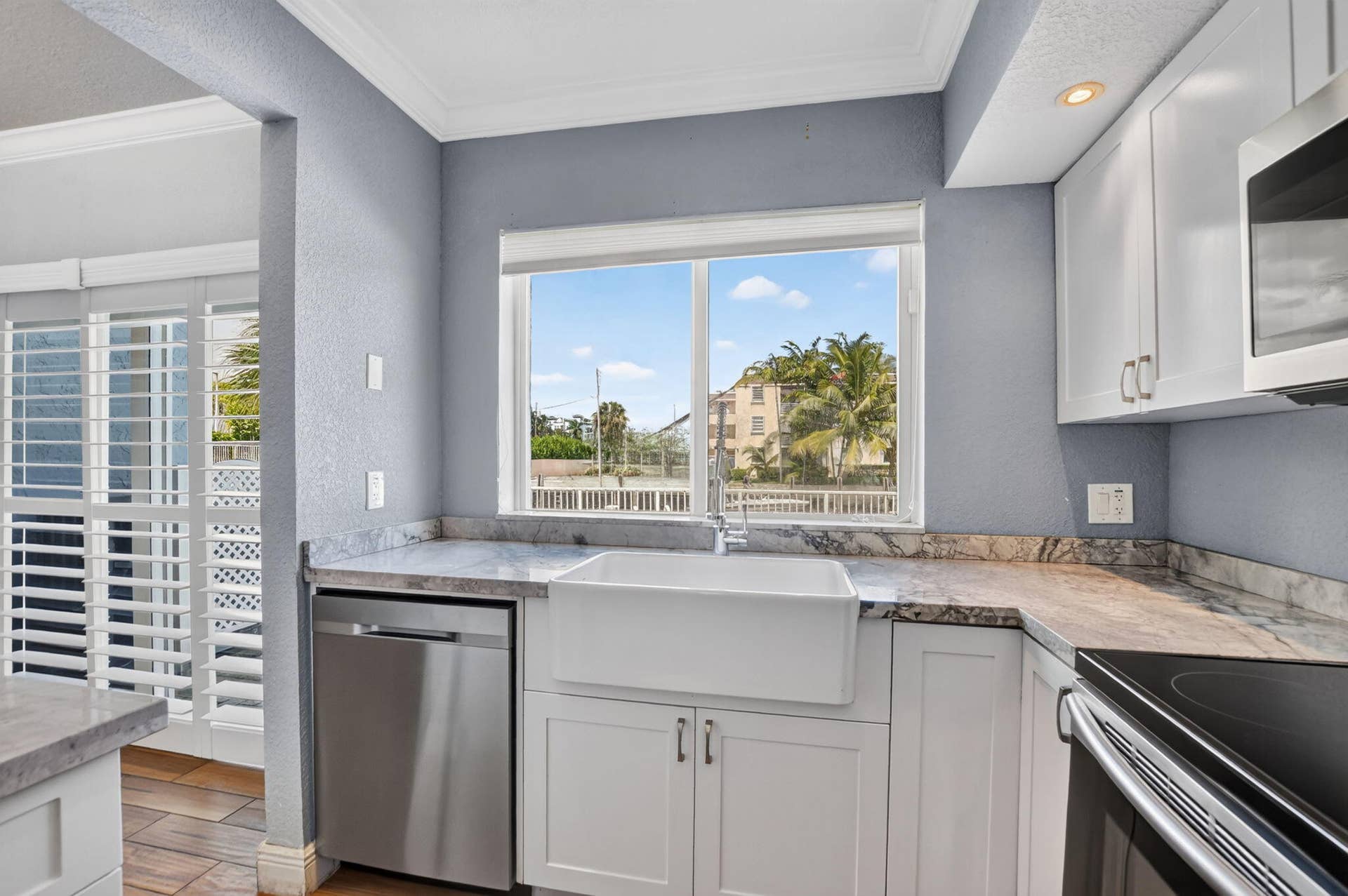 2107 NE 44th Street, Lighthouse Point, FL 33064 Kitchen Faces Pool & Waterfront