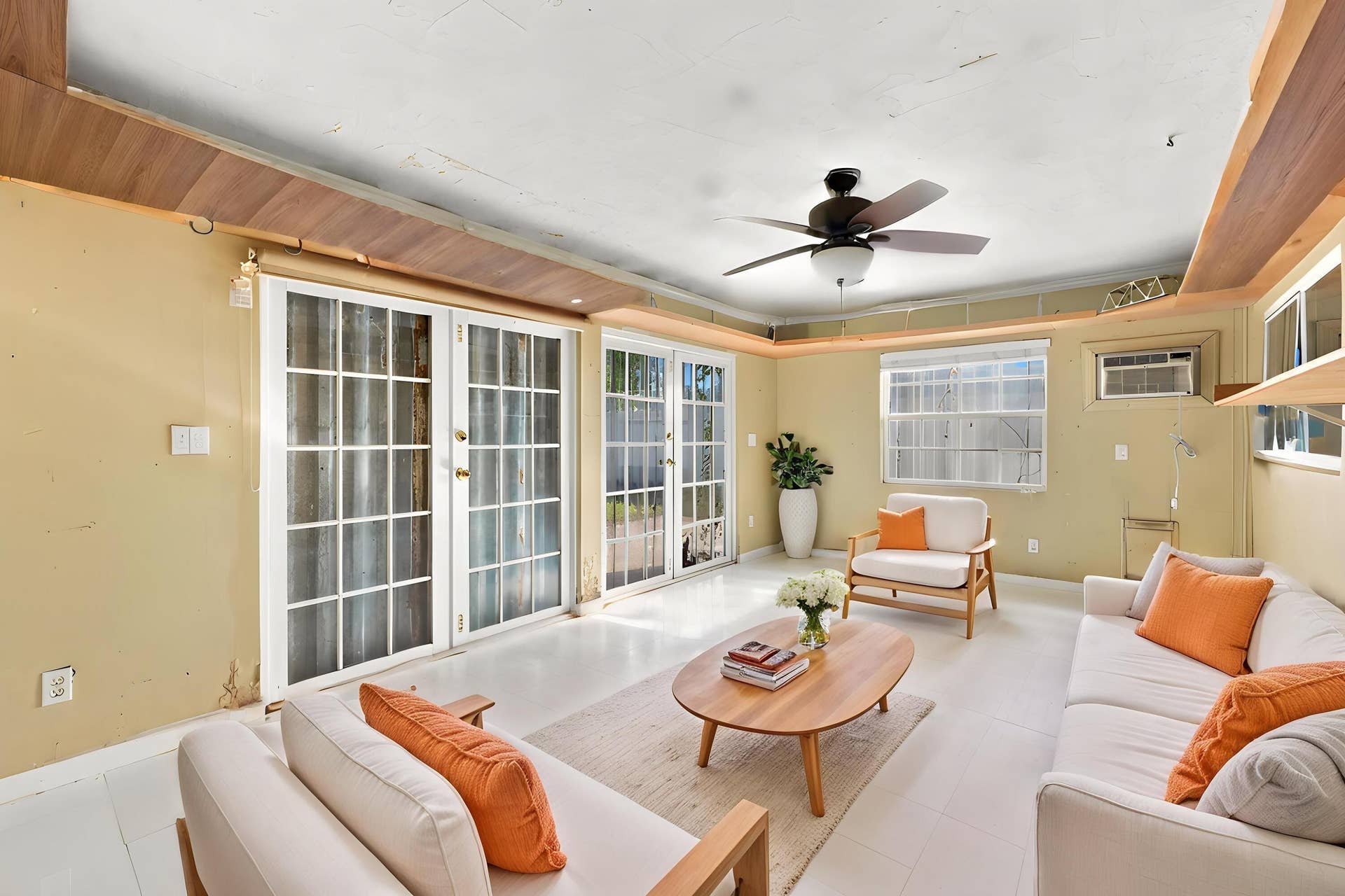 213 NE 24th Court, Boca Raton, FL 33431 Step outside to the best part of the home, where an abundance of natural Florida light awaits you.