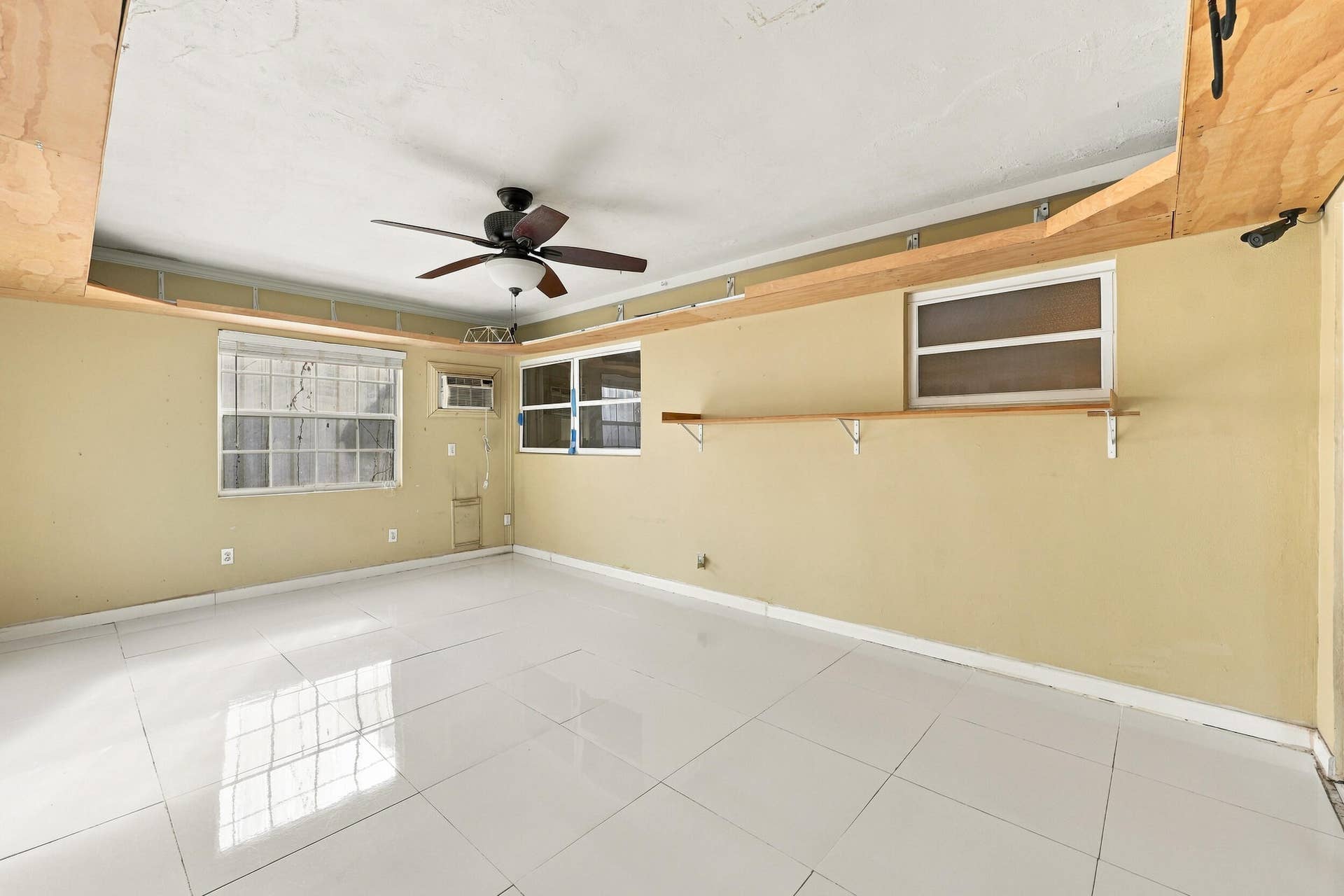 213 NE 24th Court, Boca Raton, FL 33431 The sunroom offers a third living space with quick access to the fully fenced-in backyard.