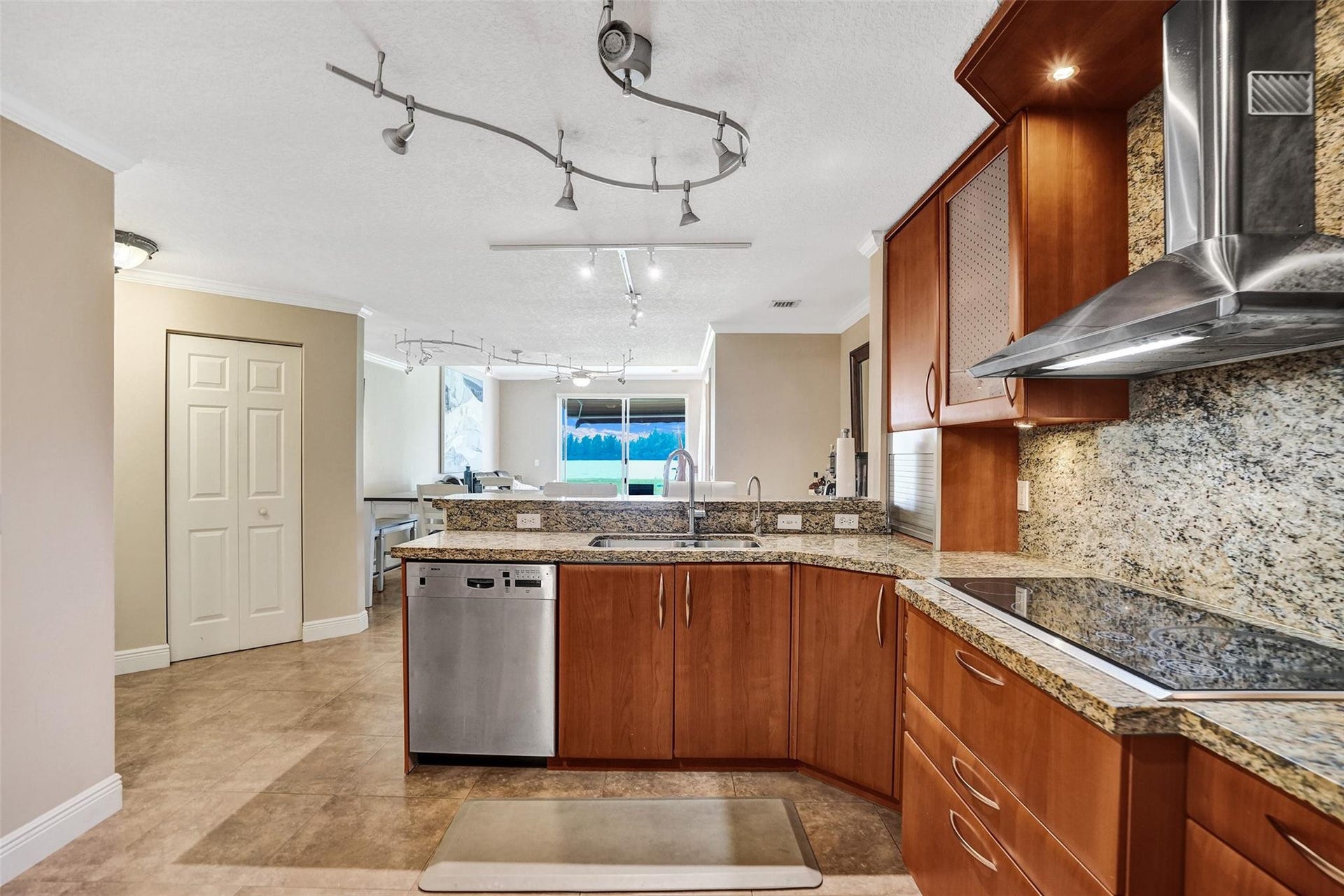 4059 CRYSTAL LAKE Drive, Deerfield Beach, Deerfield Beach, FL 33064 Photo 14