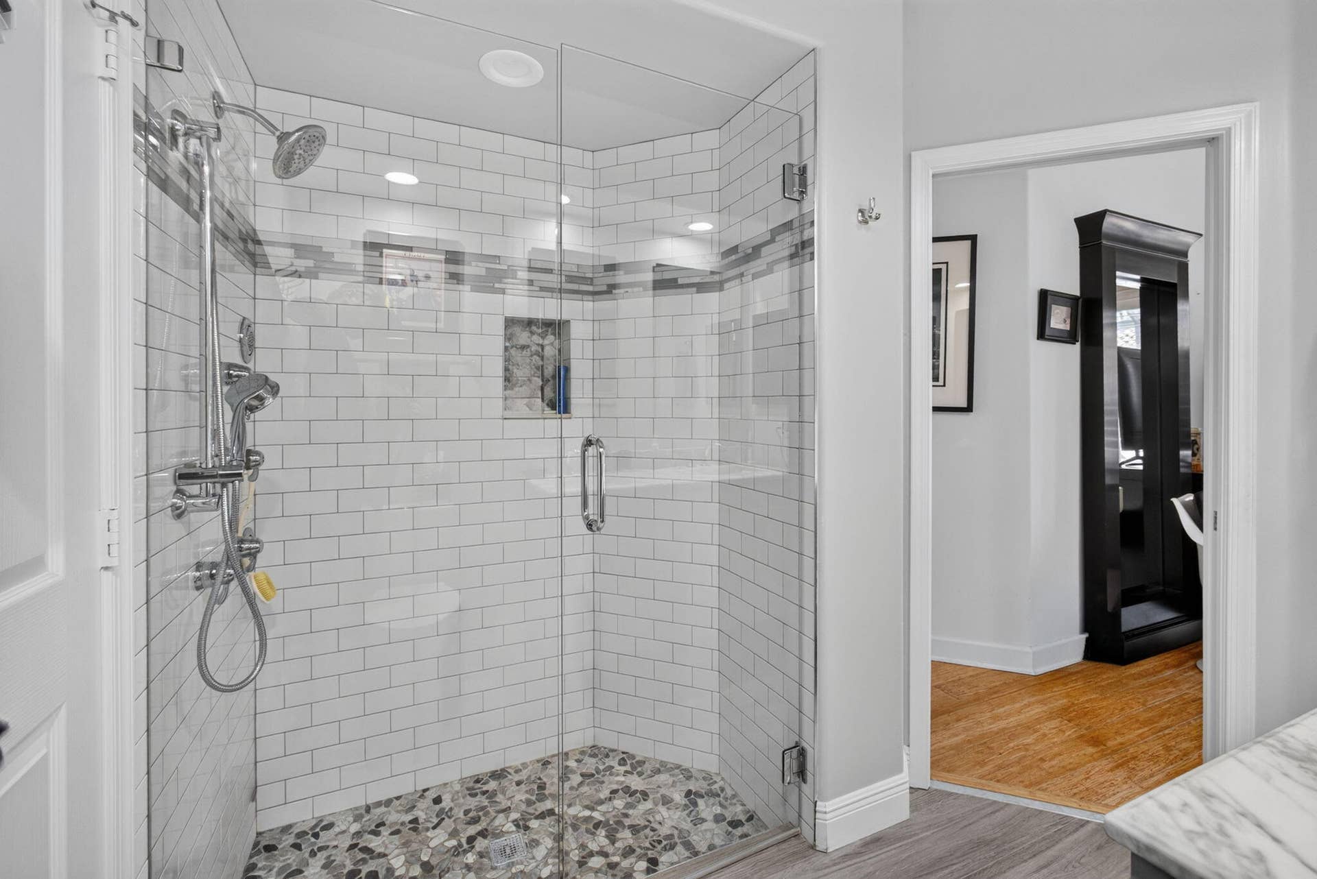 8863 LAKES Boulevard, West Palm Beach, FL 33412 Guest Bath