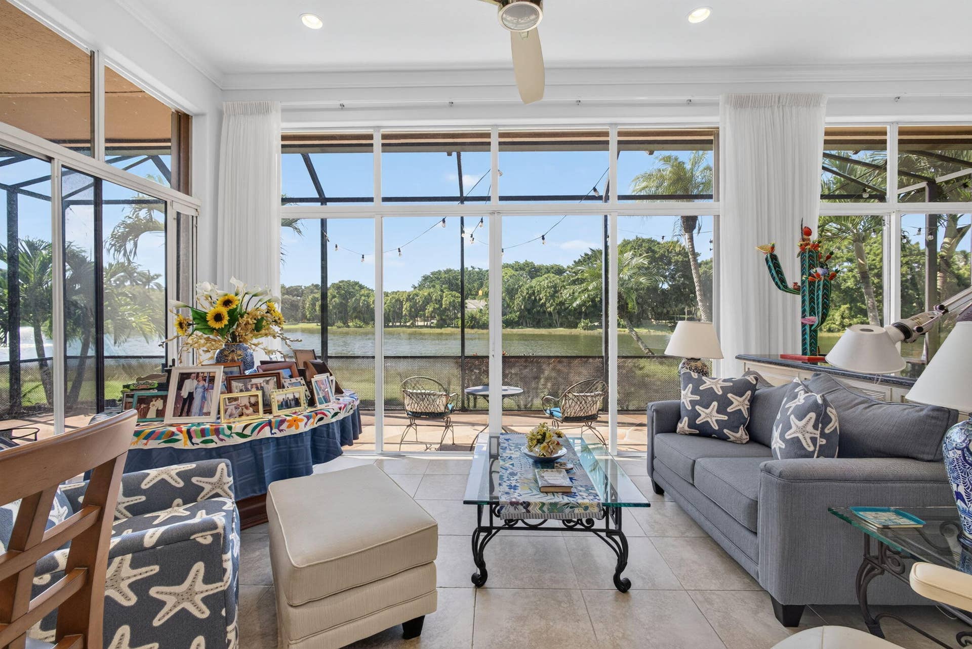8863 LAKES Boulevard, West Palm Beach, FL 33412 Living Room