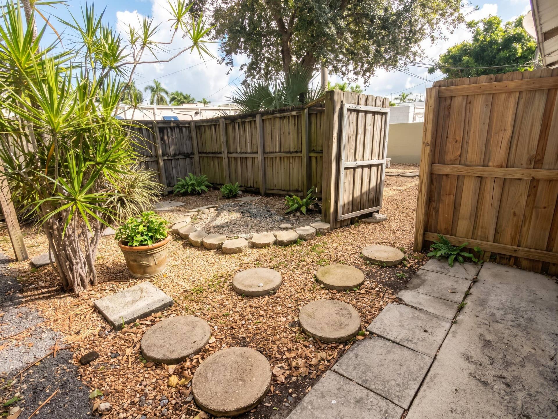 713 SE 18th Street, #1-5, Fort Lauderdale, FL 33316 Private yard