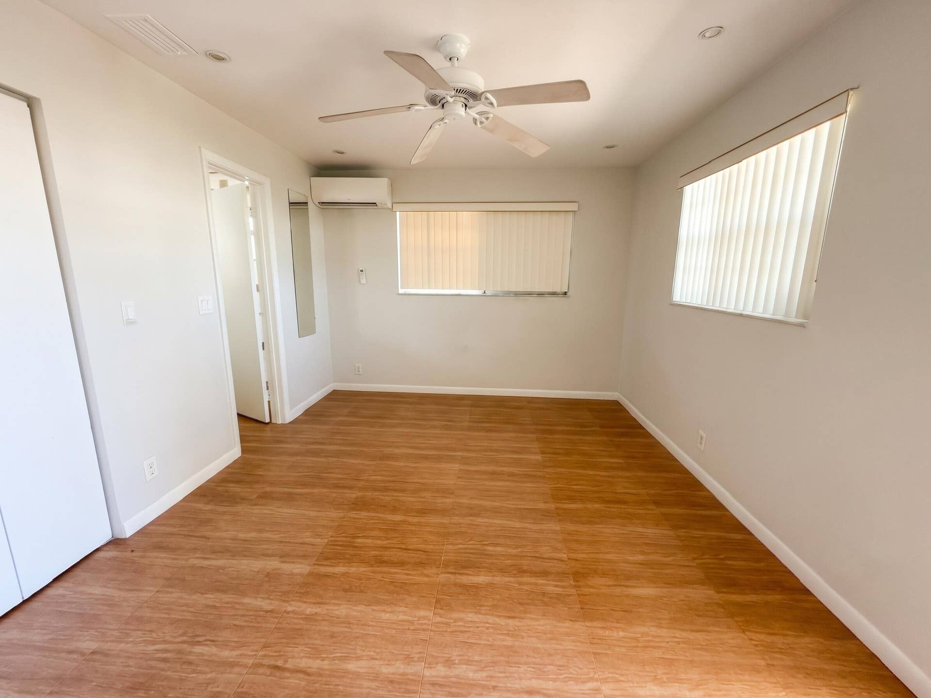 713 SE 18th Street, #1-5, Fort Lauderdale, FL 33316 Living