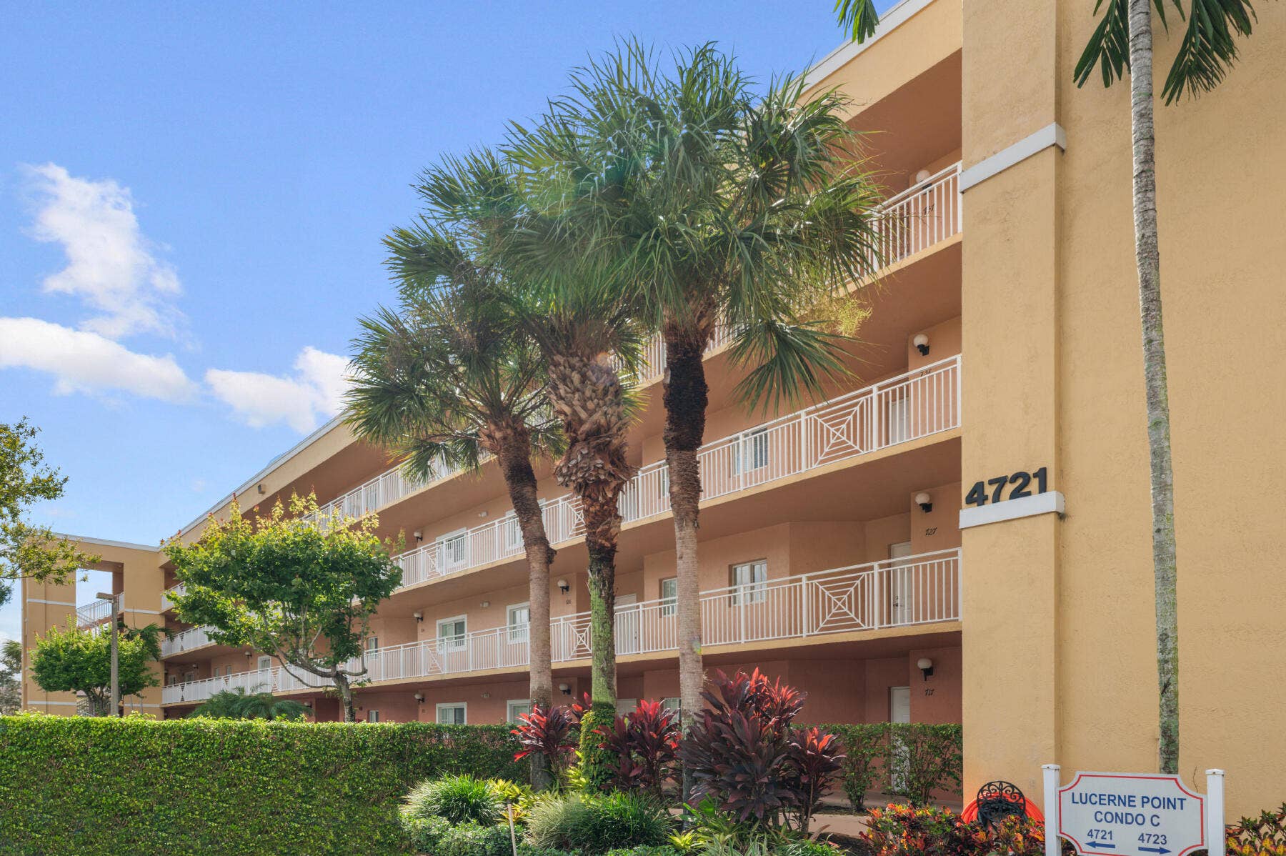4721 Lucerne Lakes Boulevard E, #744, Lake Worth, FL 33467 Exterior Front