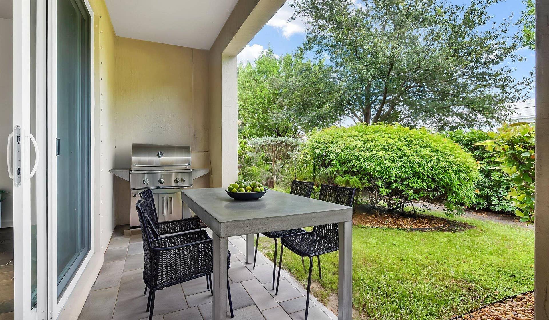 366 SE 1ST Way, Deerfield Beach, FL 33441 17-web-or-mls-DSC08073 virtually staged