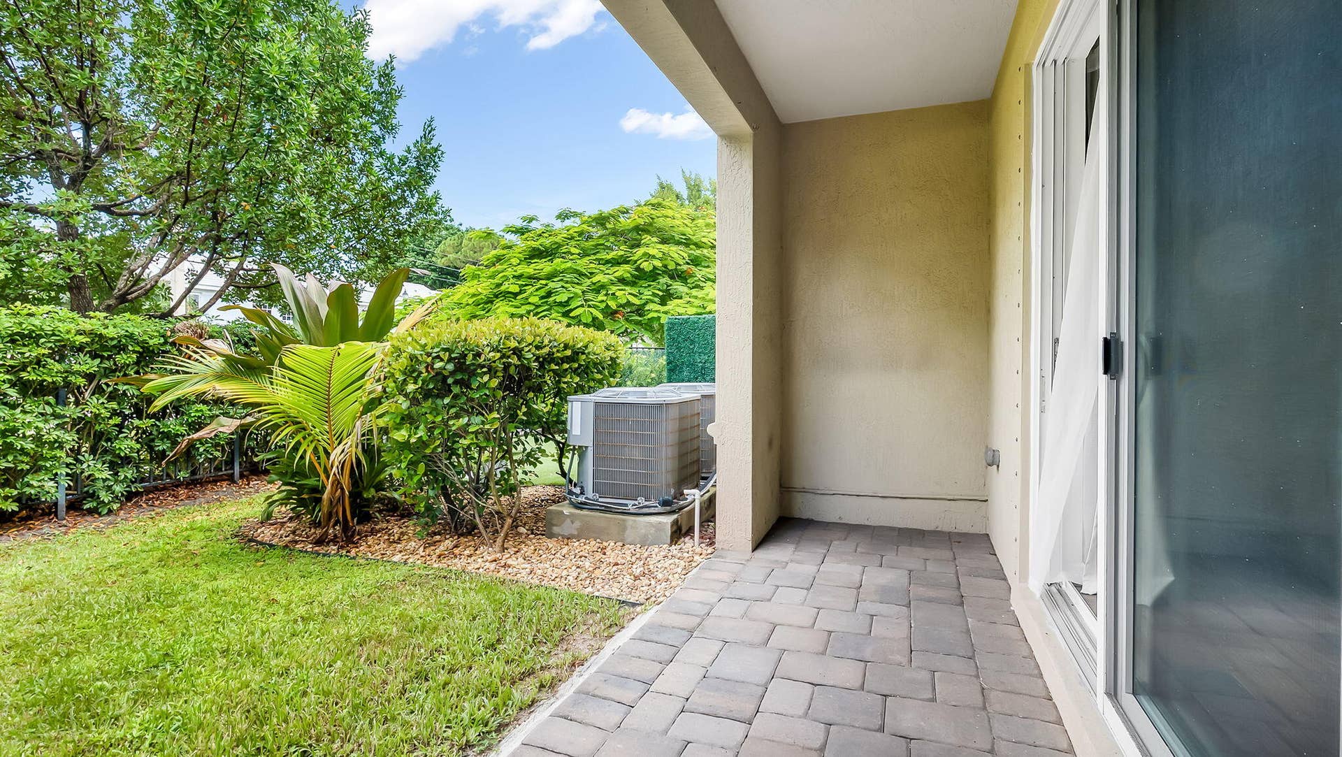366 SE 1ST Way, Deerfield Beach, FL 33441 18-web-or-mls-DSC08076