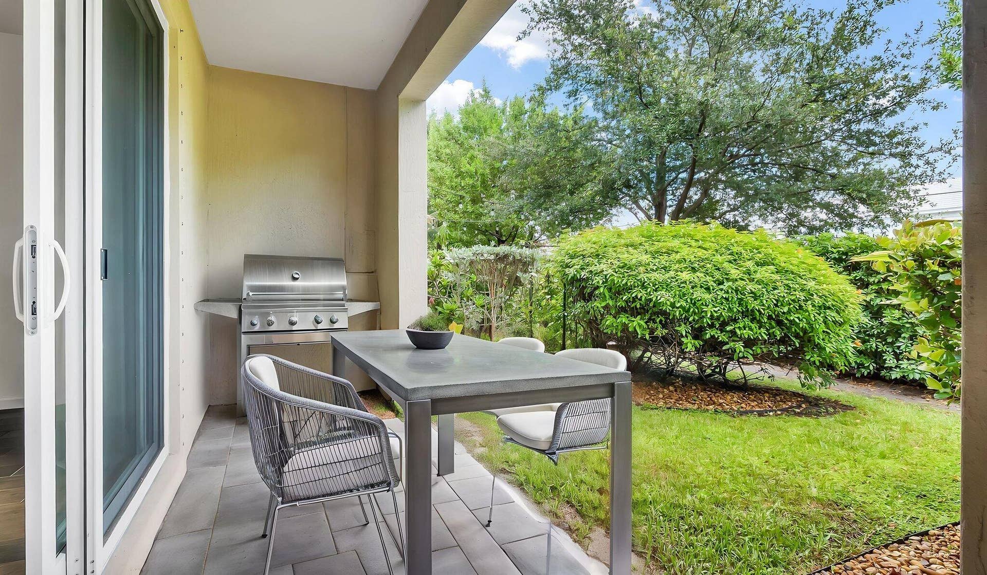 366 SE 1ST Way, Deerfield Beach, FL 33441 16-web-or-mls-DSC08073 virtually staged