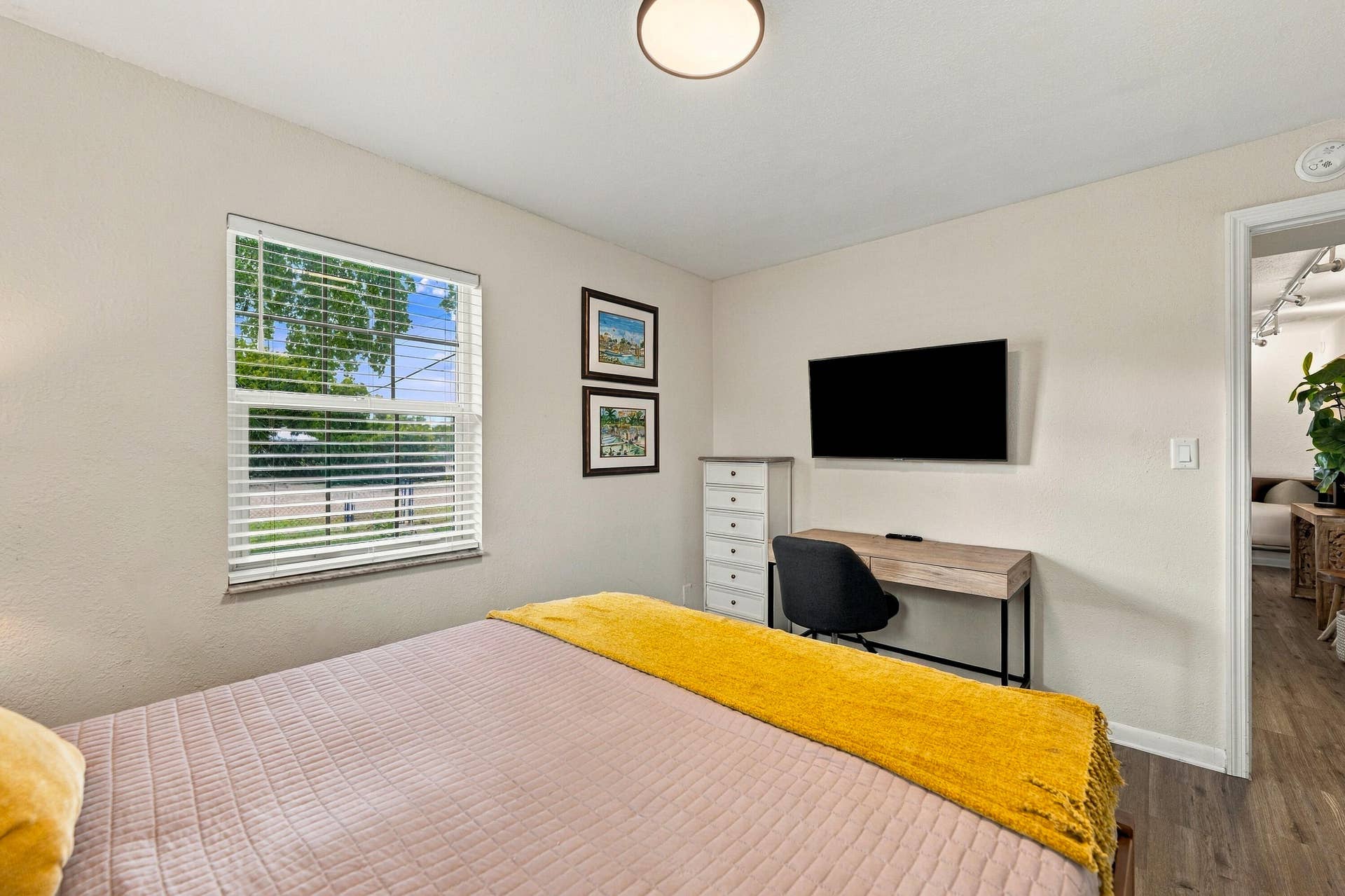 251 SW 22ND Street, Fort Lauderdale, FL 33315 11_dsc_4202_with_tv