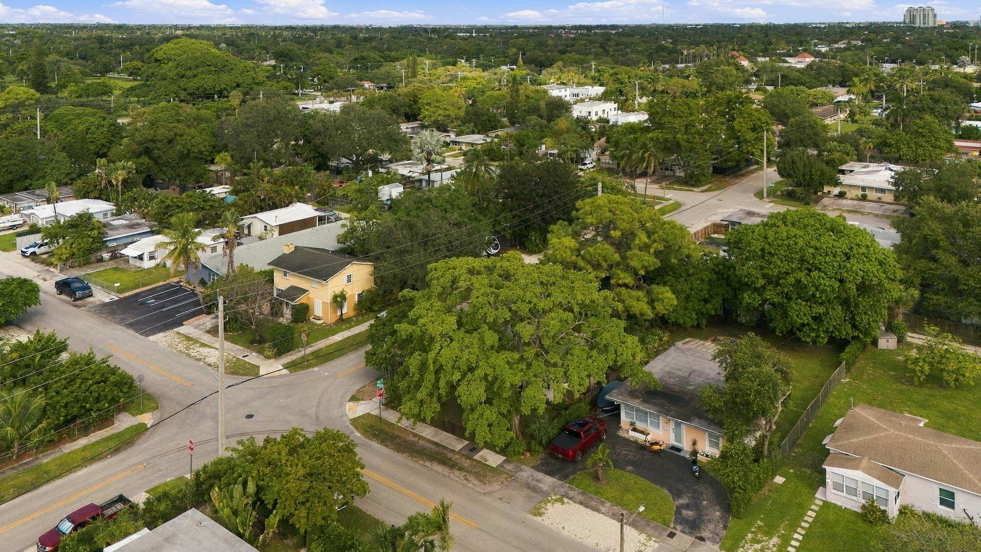 251 SW 22ND Street, Fort Lauderdale, FL 33315 30_cam_20261014095021_0068_w