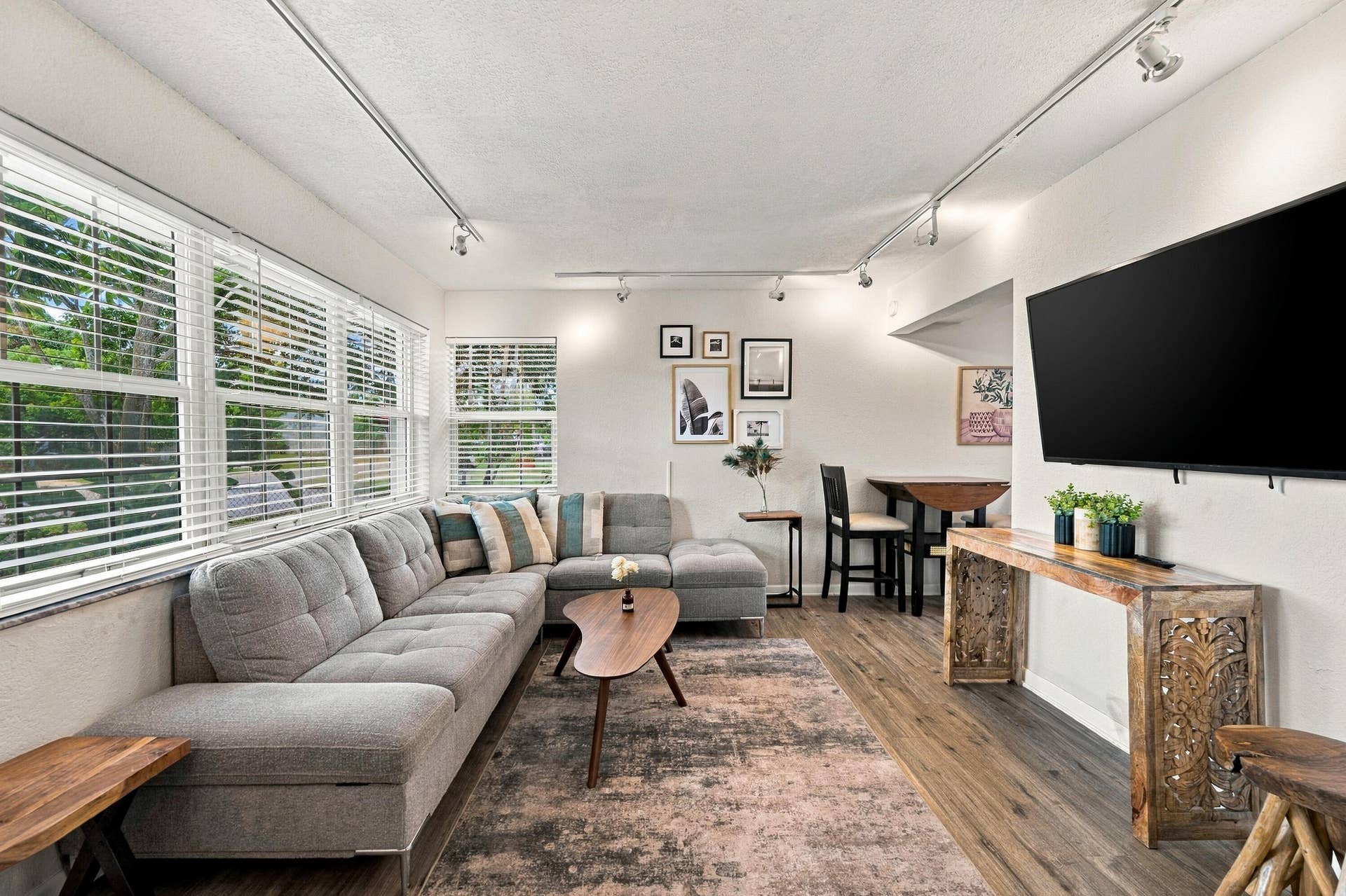 251 SW 22ND Street, Fort Lauderdale, FL 33315 05_dsc_4148_with_tv