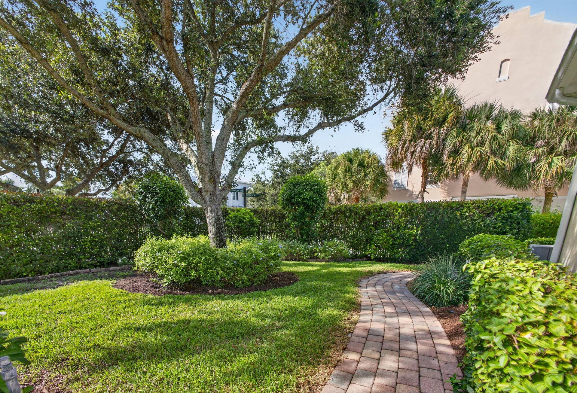 1043 Key Largo Street, Jupiter, FL 33458 Beautiful Green Space