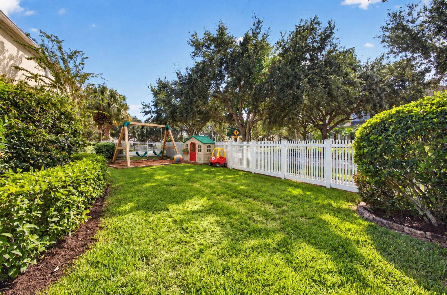1043 Key Largo Street, Jupiter, FL 33458 Room for the Pool