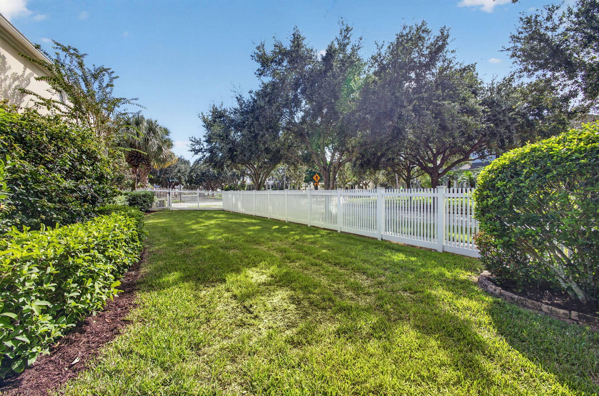 1043 Key Largo Street, Jupiter, FL 33458 Fence Space
