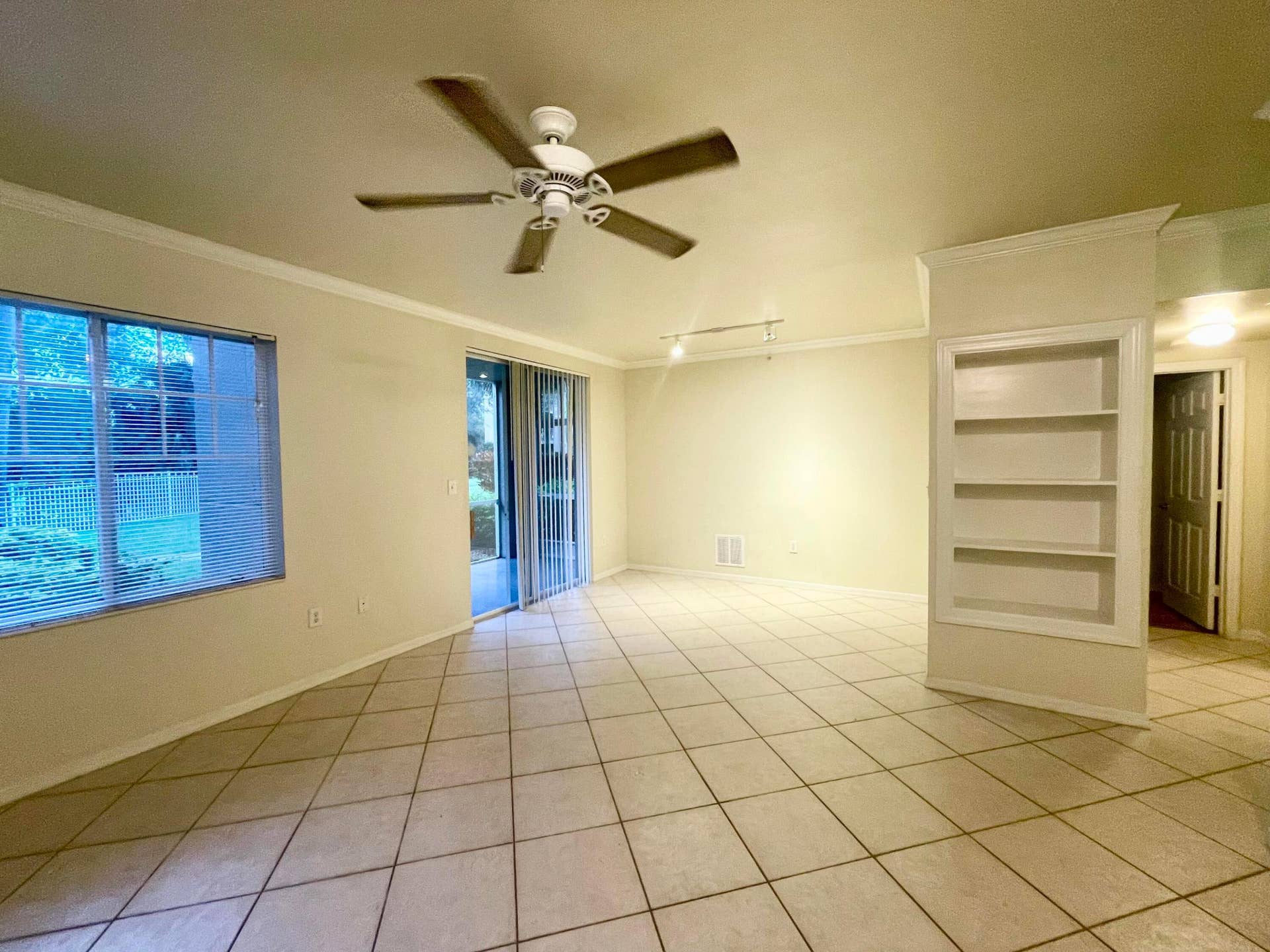 6533 EMERALD DUNES Drive, #107, West Palm Beach, West Palm Beach, FL 33411 IMG-2680