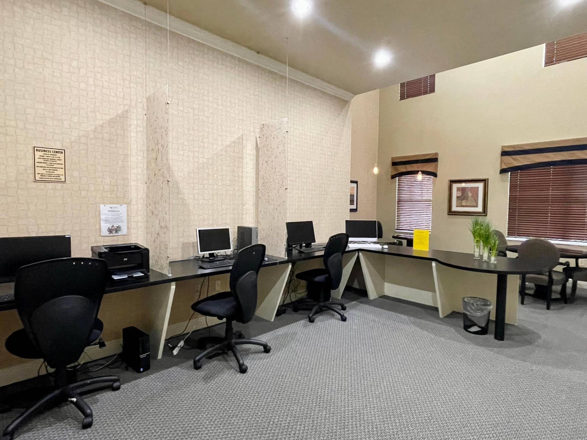 6533 EMERALD DUNES Drive, #107, West Palm Beach, West Palm Beach, FL 33411 business center