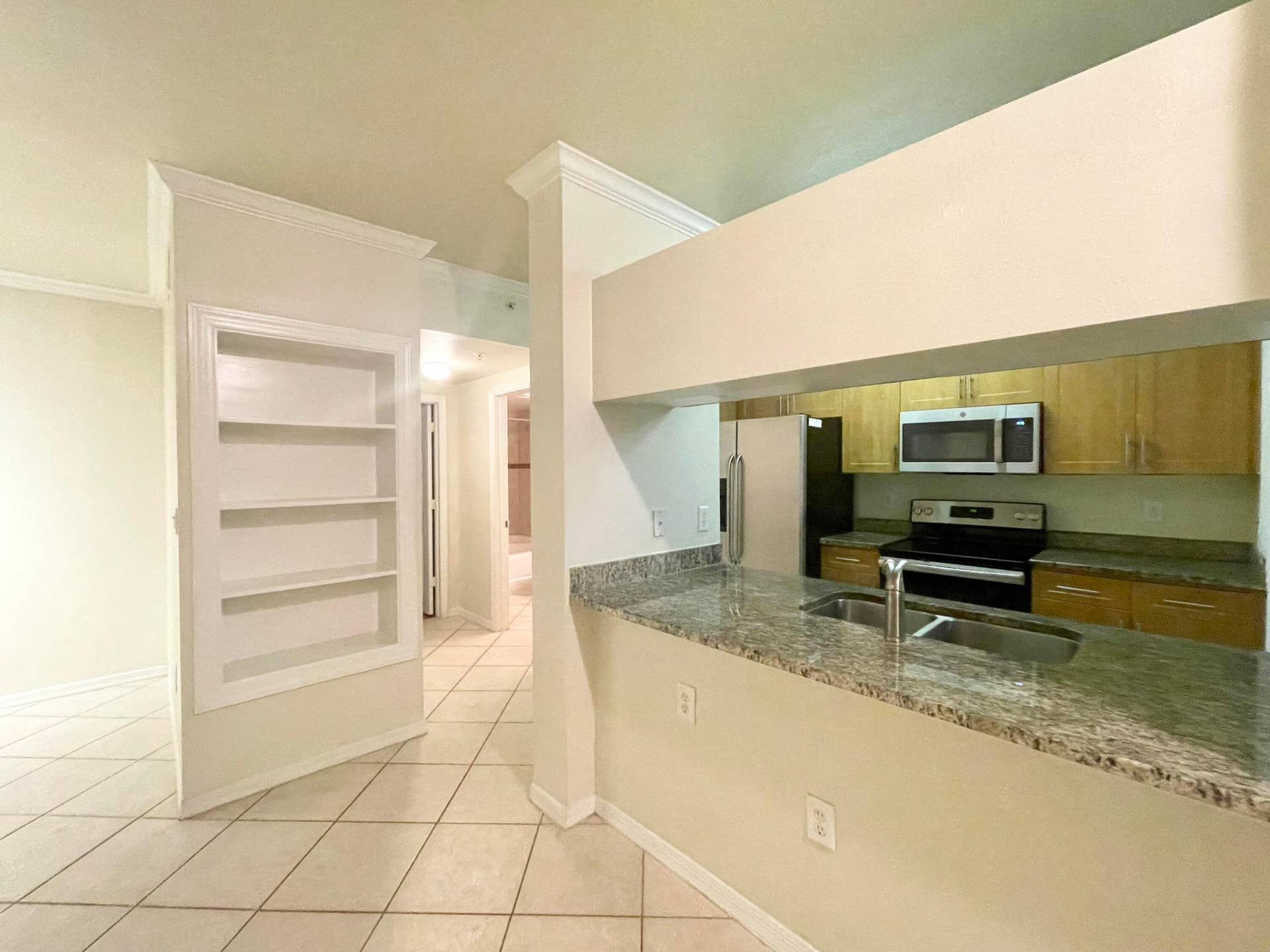 6533 EMERALD DUNES Drive, #107, West Palm Beach, West Palm Beach, FL 33411 kitchen