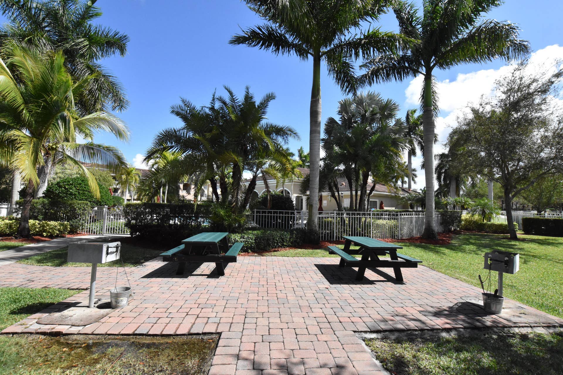 6533 EMERALD DUNES Drive, #107, West Palm Beach, West Palm Beach, FL 33411 grill
