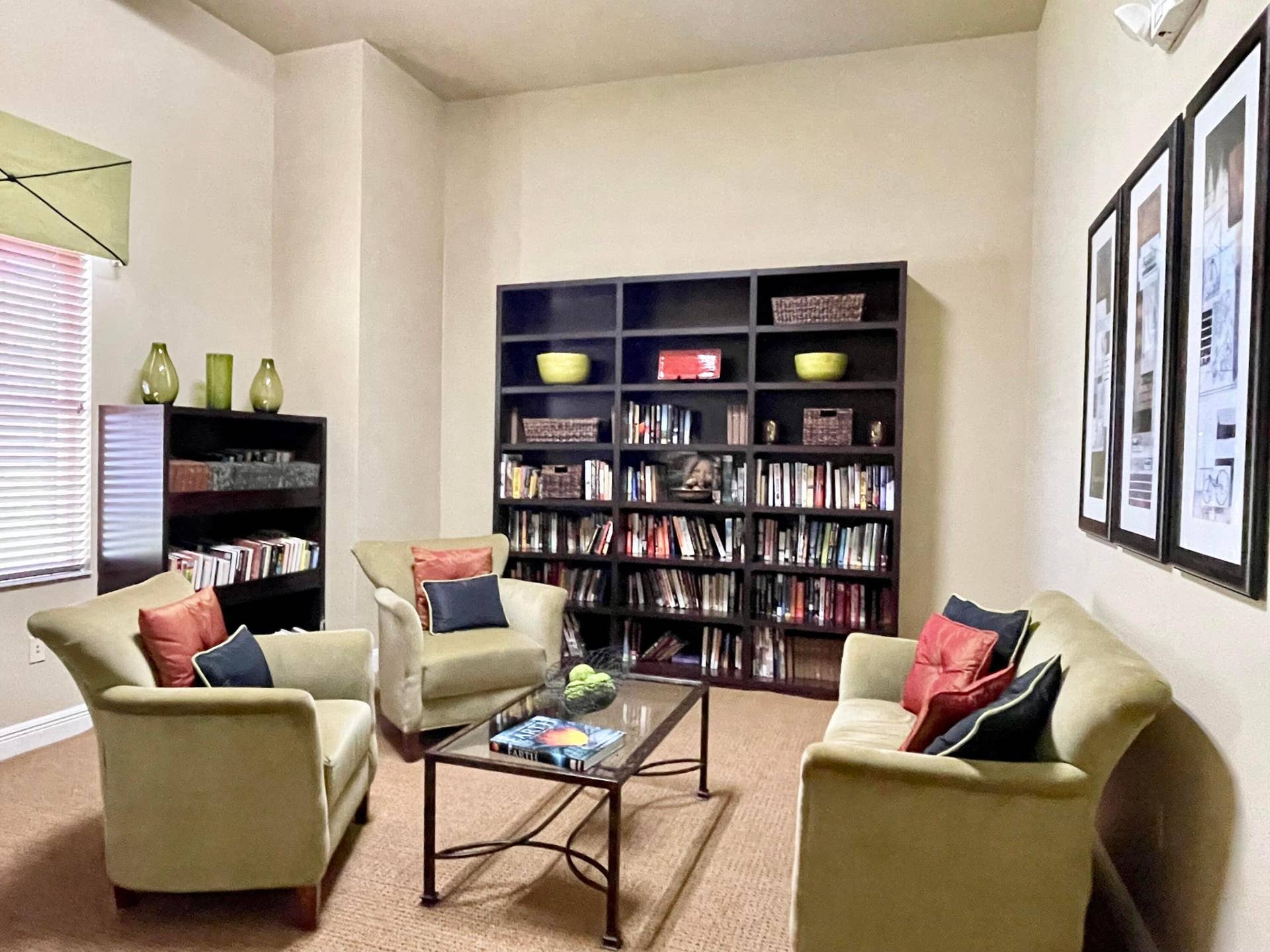 6533 EMERALD DUNES Drive, #107, West Palm Beach, West Palm Beach, FL 33411 library