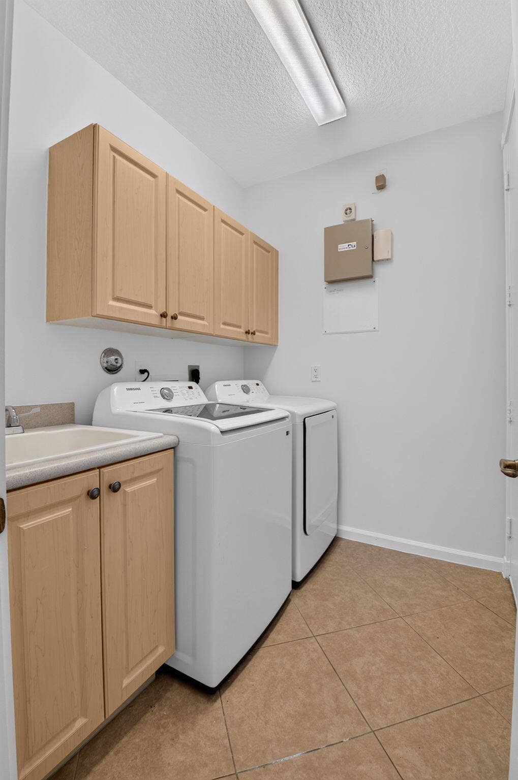 6931 Belmont Shore Drive, Delray Beach, FL 33446 Newer Washer/Dryer