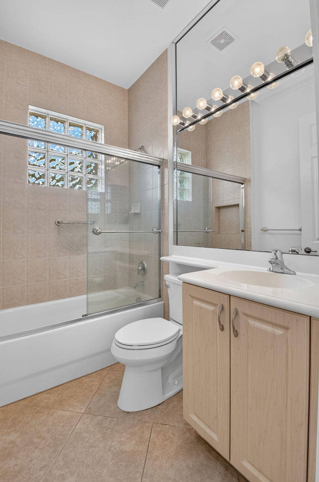 6931 Belmont Shore Drive, Delray Beach, FL 33446 Guest Bathroom
