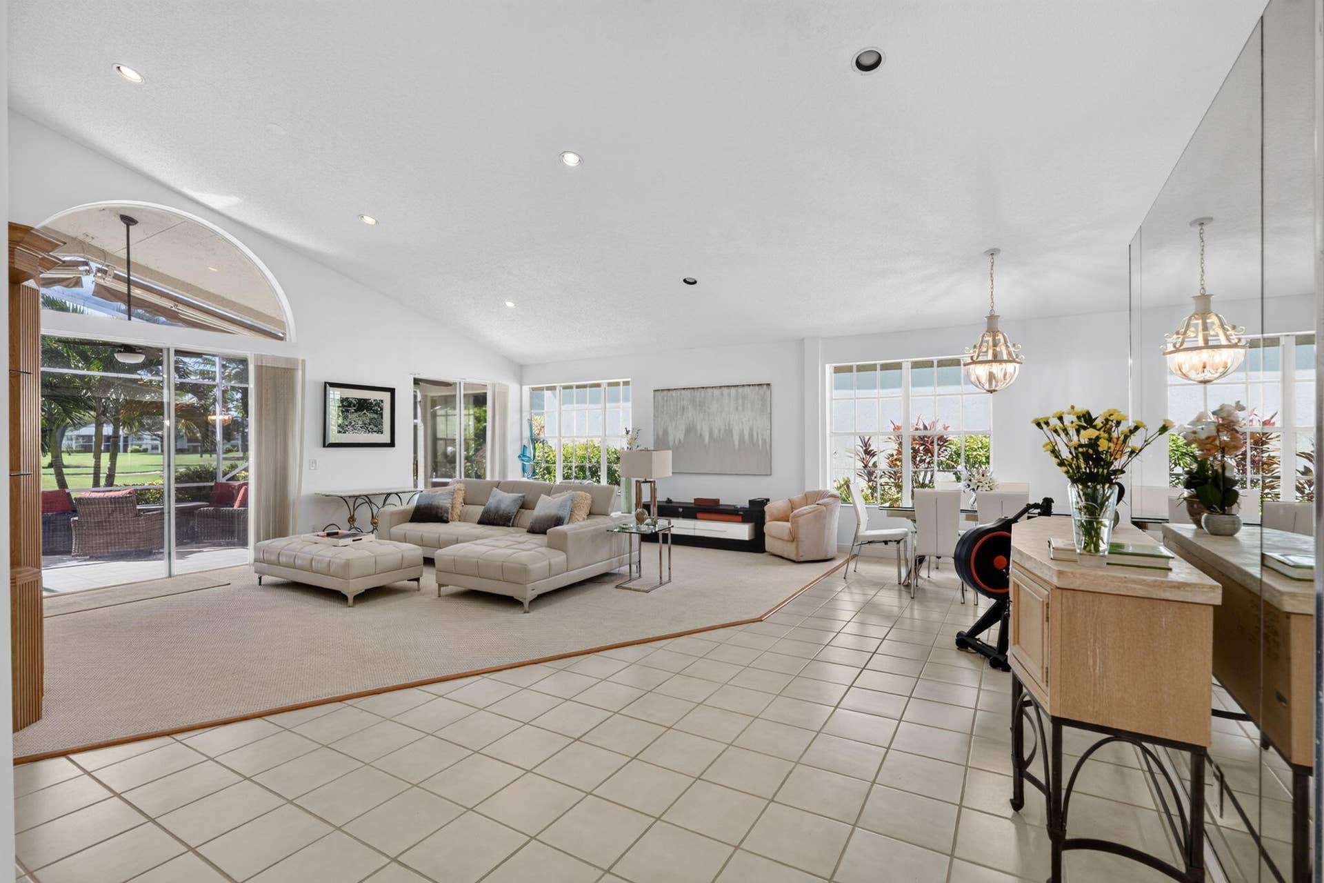 12850 Oak Knoll Drive, Palm Beach Gardens, FL 33418 living room !