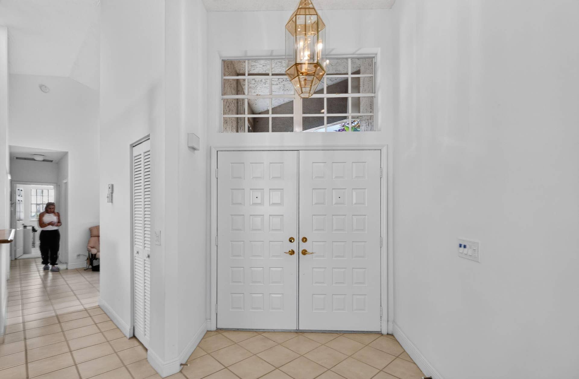 12850 Oak Knoll Drive, Palm Beach Gardens, FL 33418 foyer