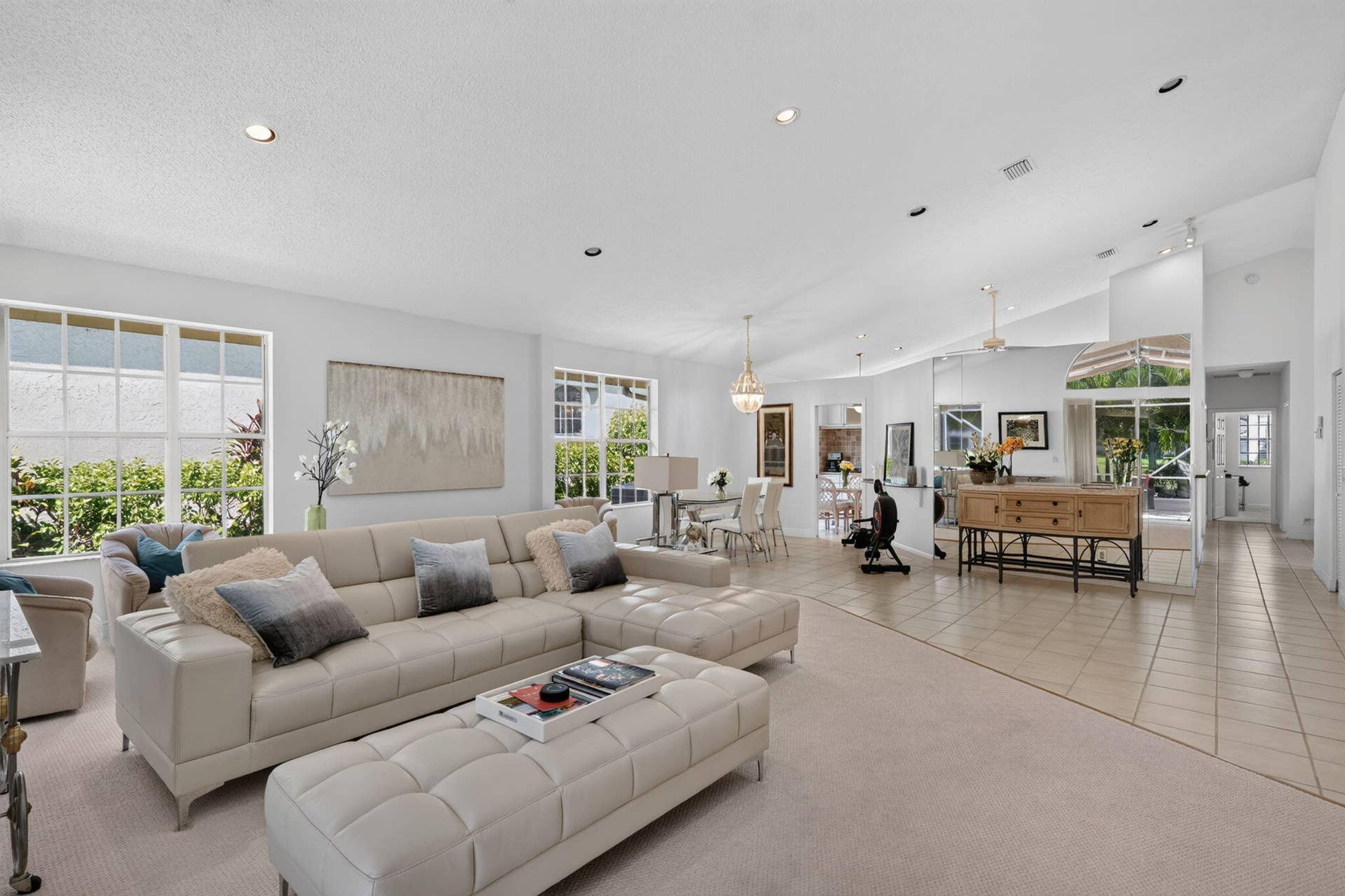 12850 Oak Knoll Drive, Palm Beach Gardens, FL 33418 large living room