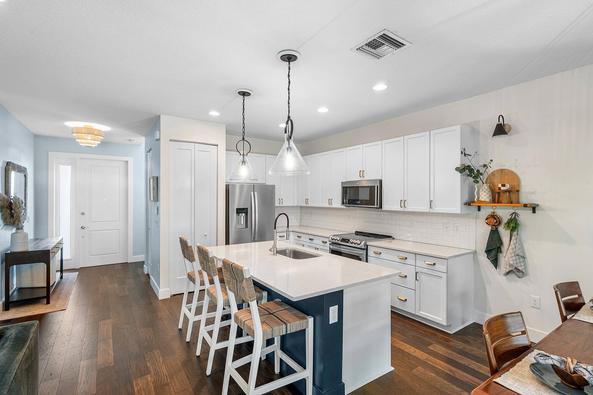15263 Cherry Creek Lane, Delray Beach, FL 33446 Kitchen Island and Bar Seating