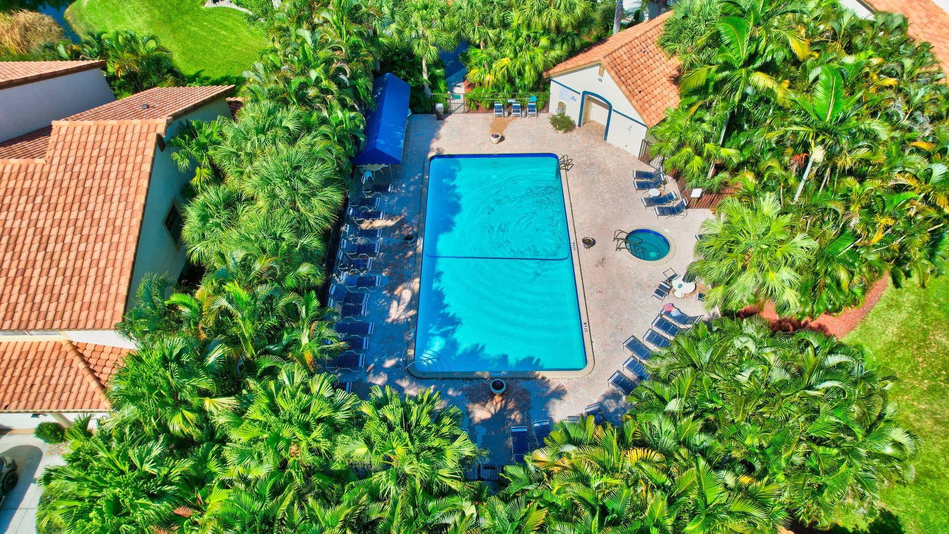 La Mirada community pool