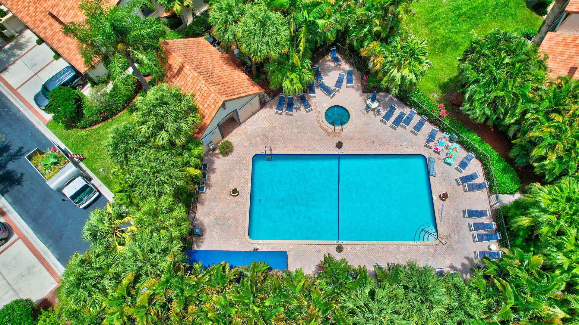 La Mirada community pool