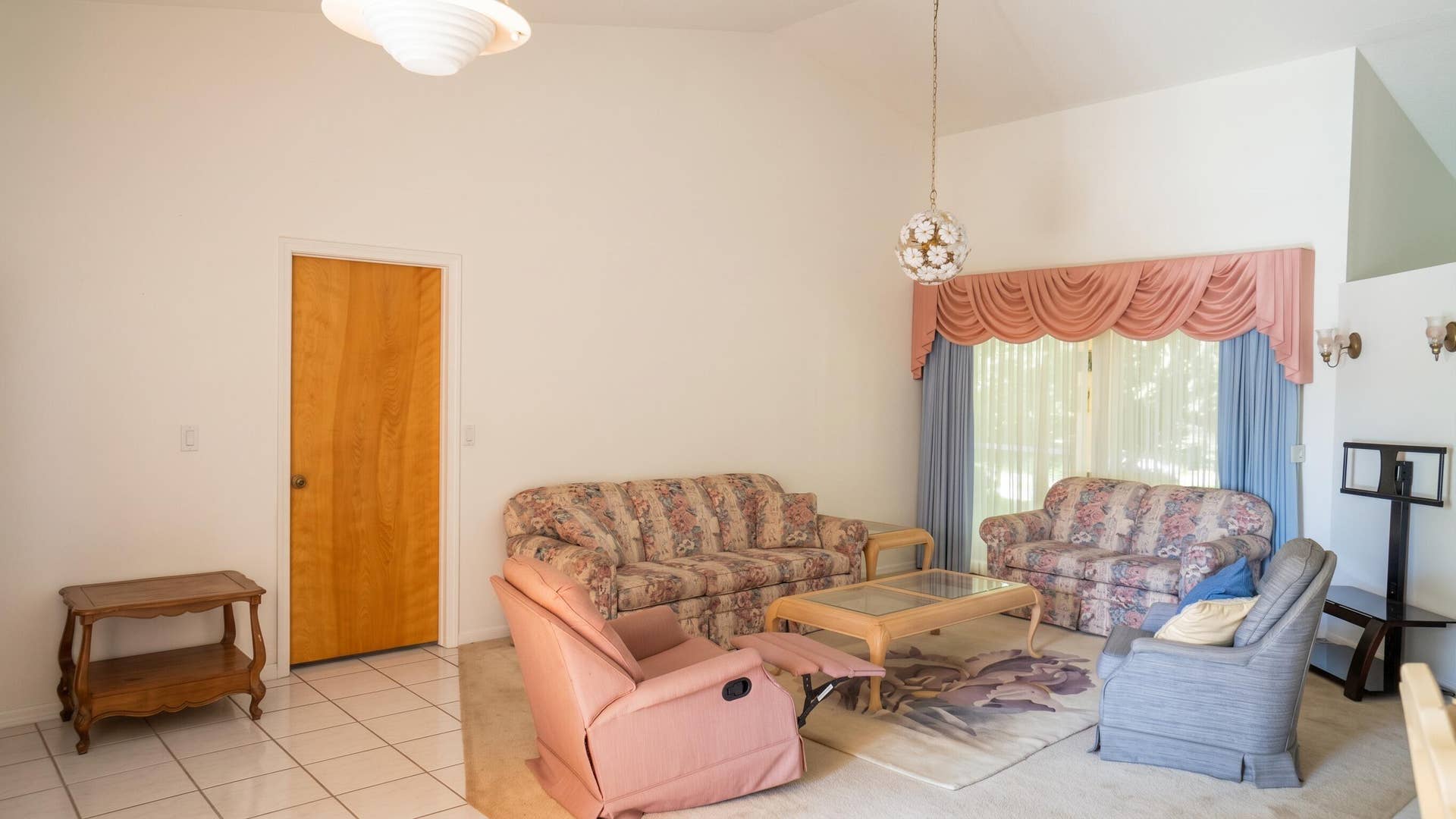 188 Gulfstream Circle, Royal Palm Beach, FL 33411 14 - Living Room