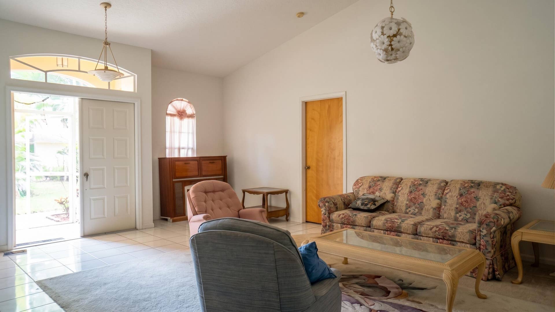 188 Gulfstream Circle, Royal Palm Beach, FL 33411 13 - Living Room