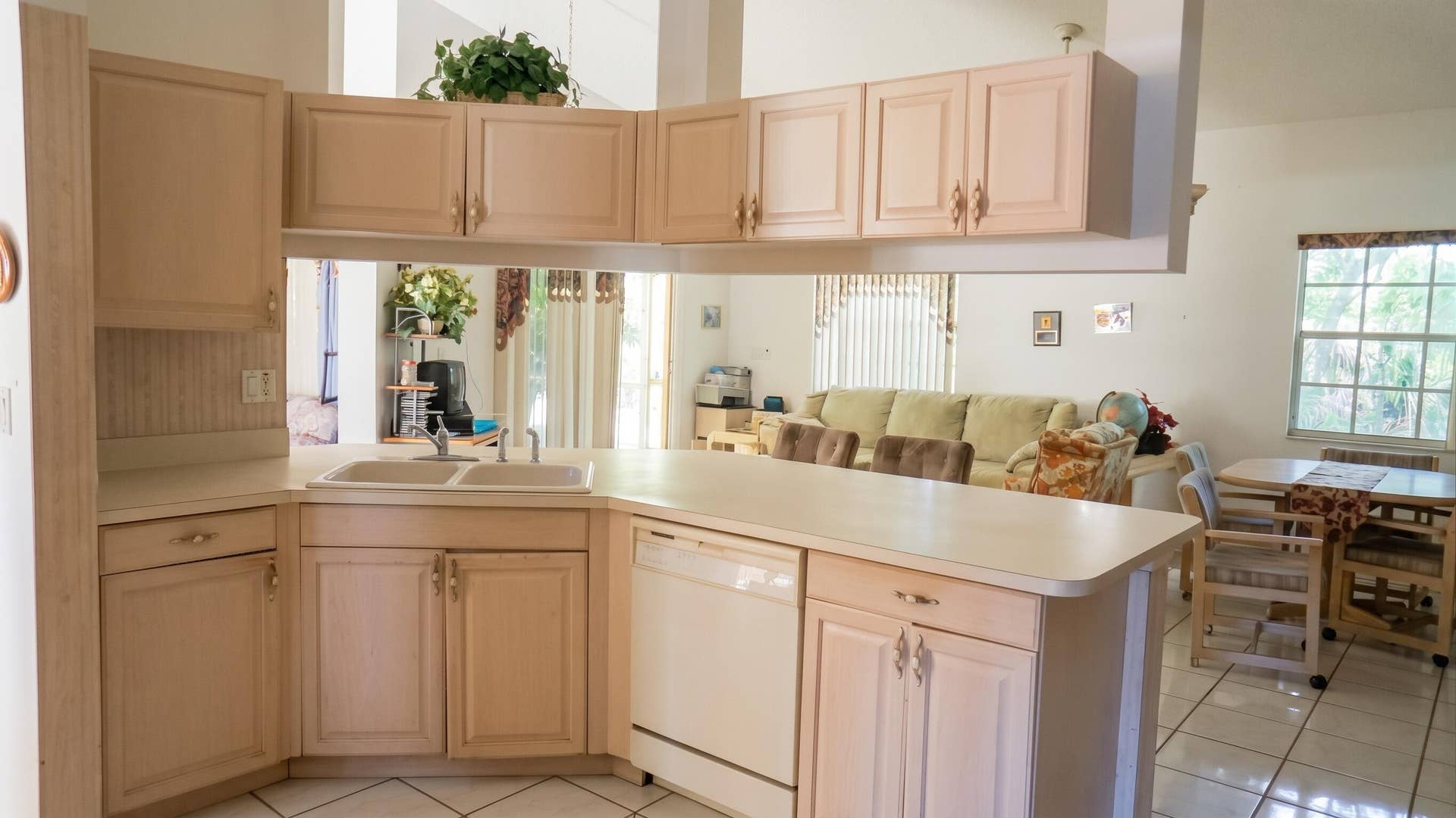 188 Gulfstream Circle, Royal Palm Beach, FL 33411 23 - Kitchen