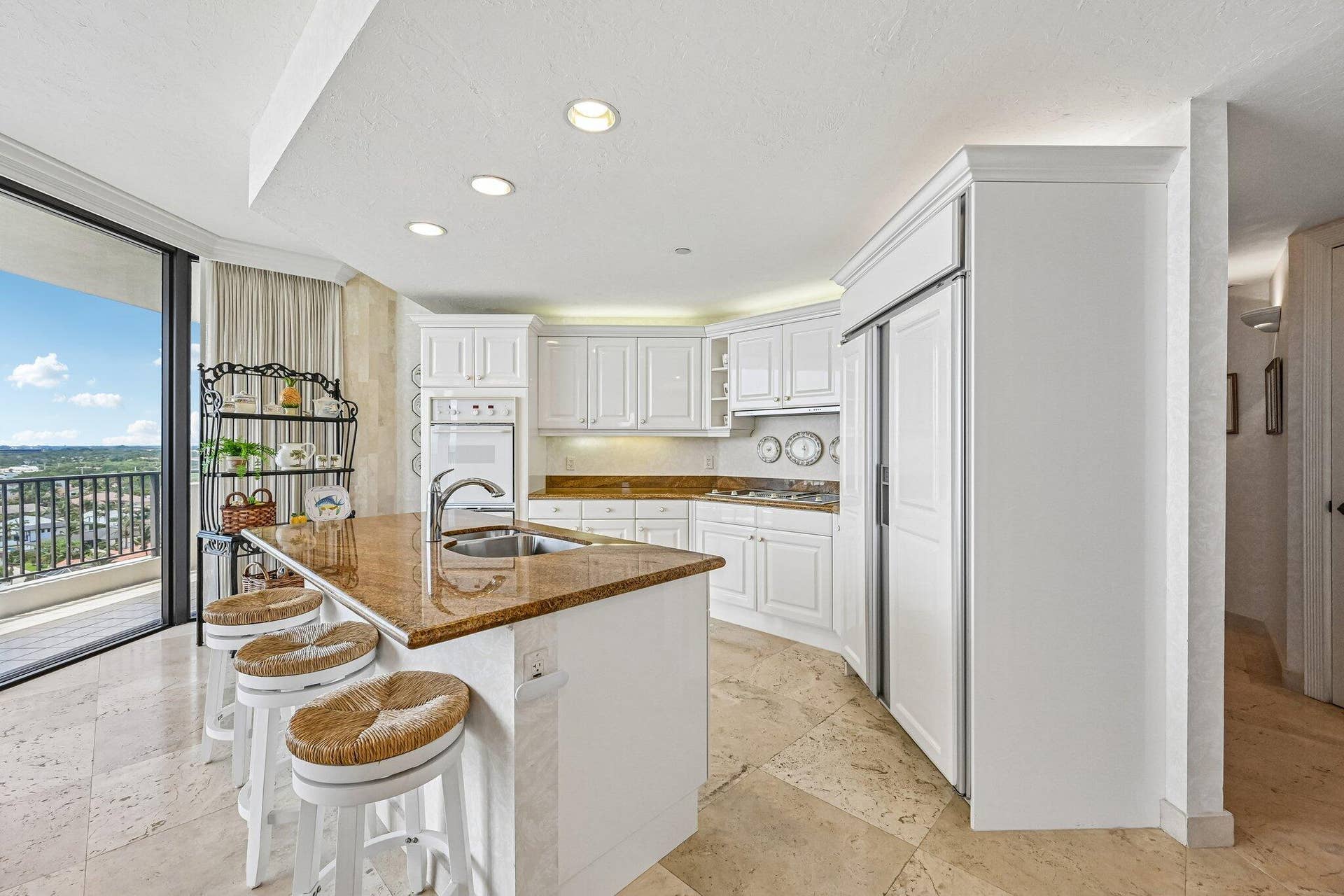 800 OCEAN Drive, #1105, Juno Beach, FL 33408 Kitchen